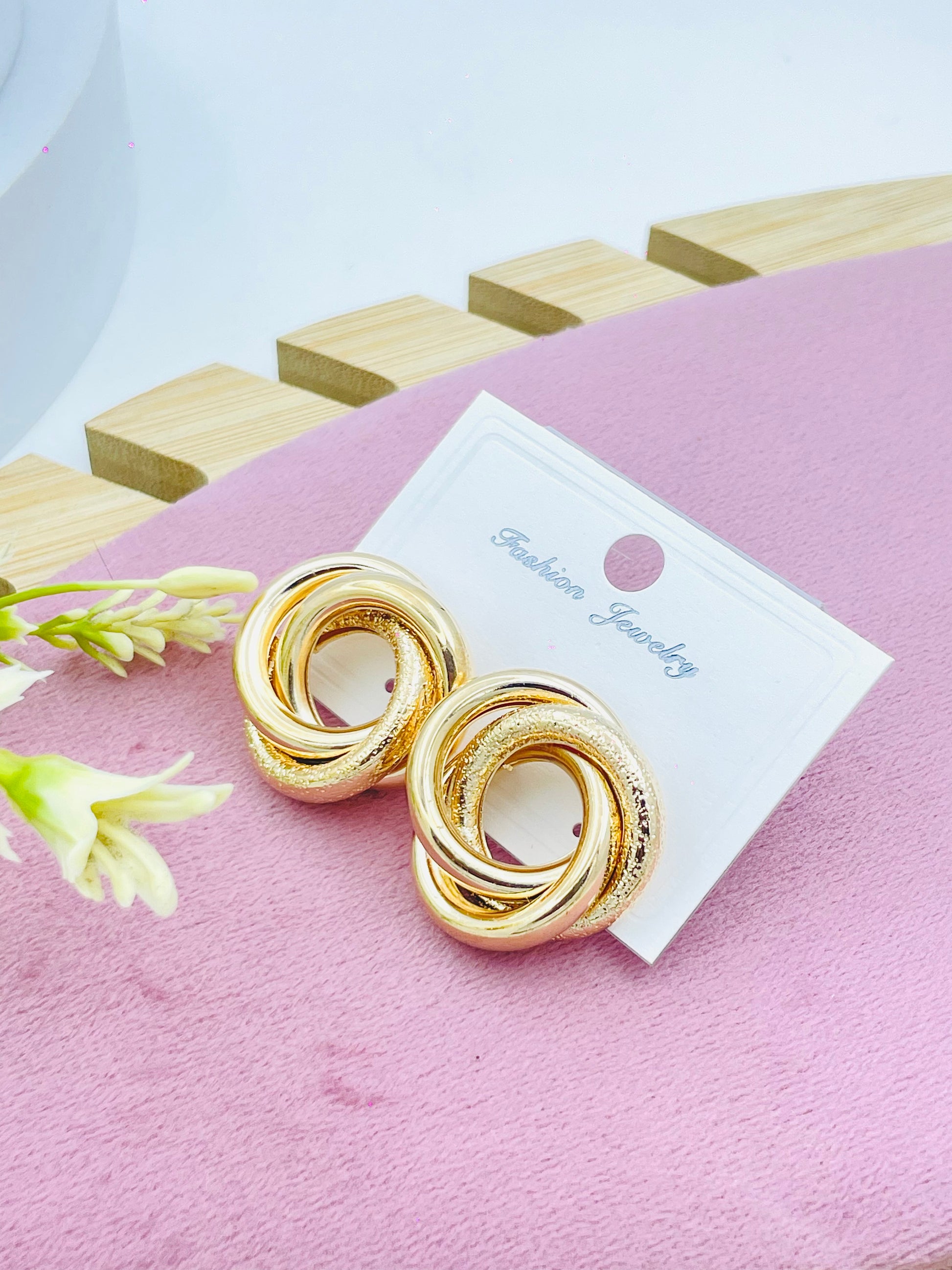 Elegant Gold Interlocking Circle Earrings  Fashion Jewelry