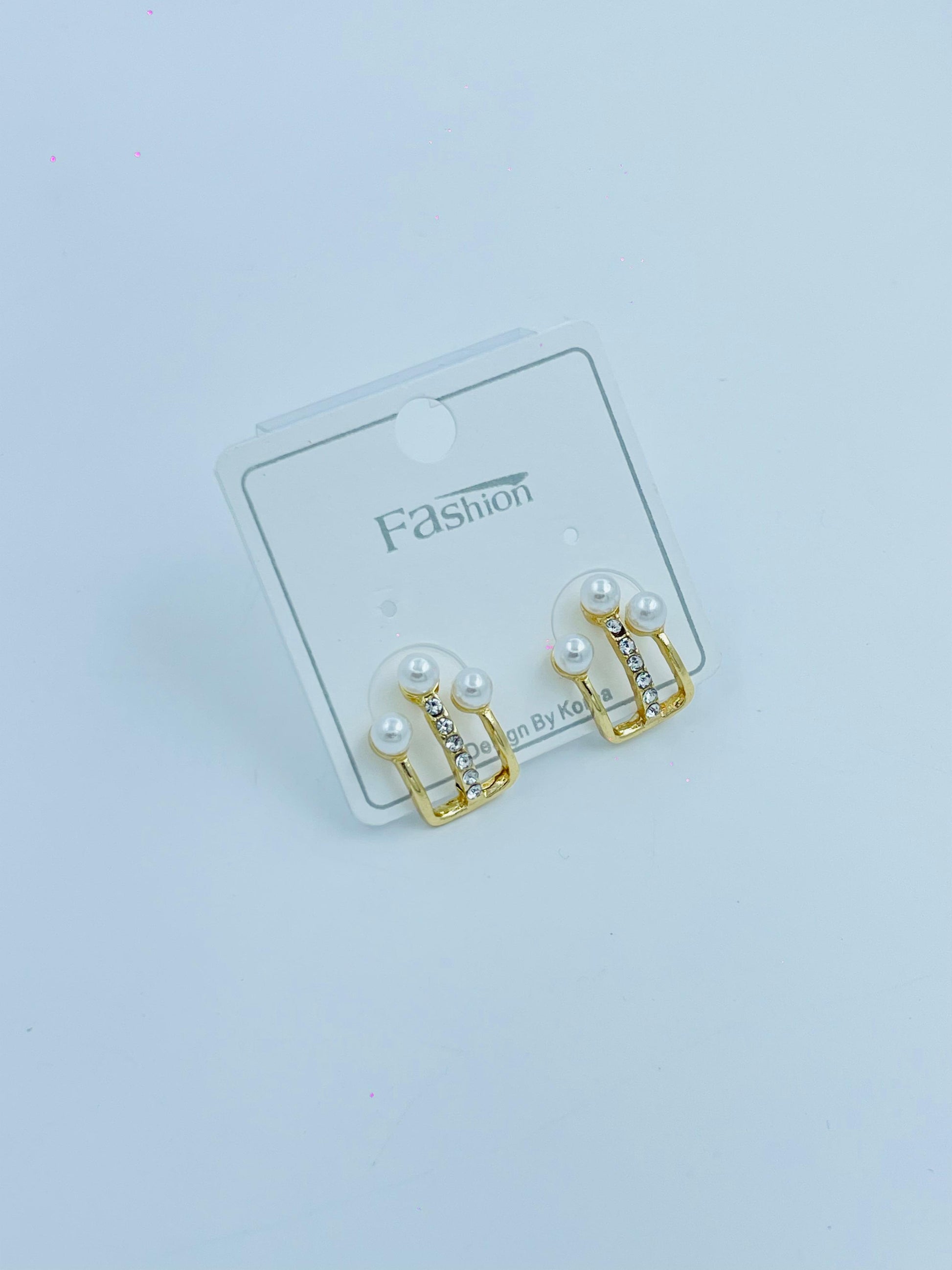 Gold Pearl & Rhinestone Stud Earrings – Modern Minimalist Jewelry
