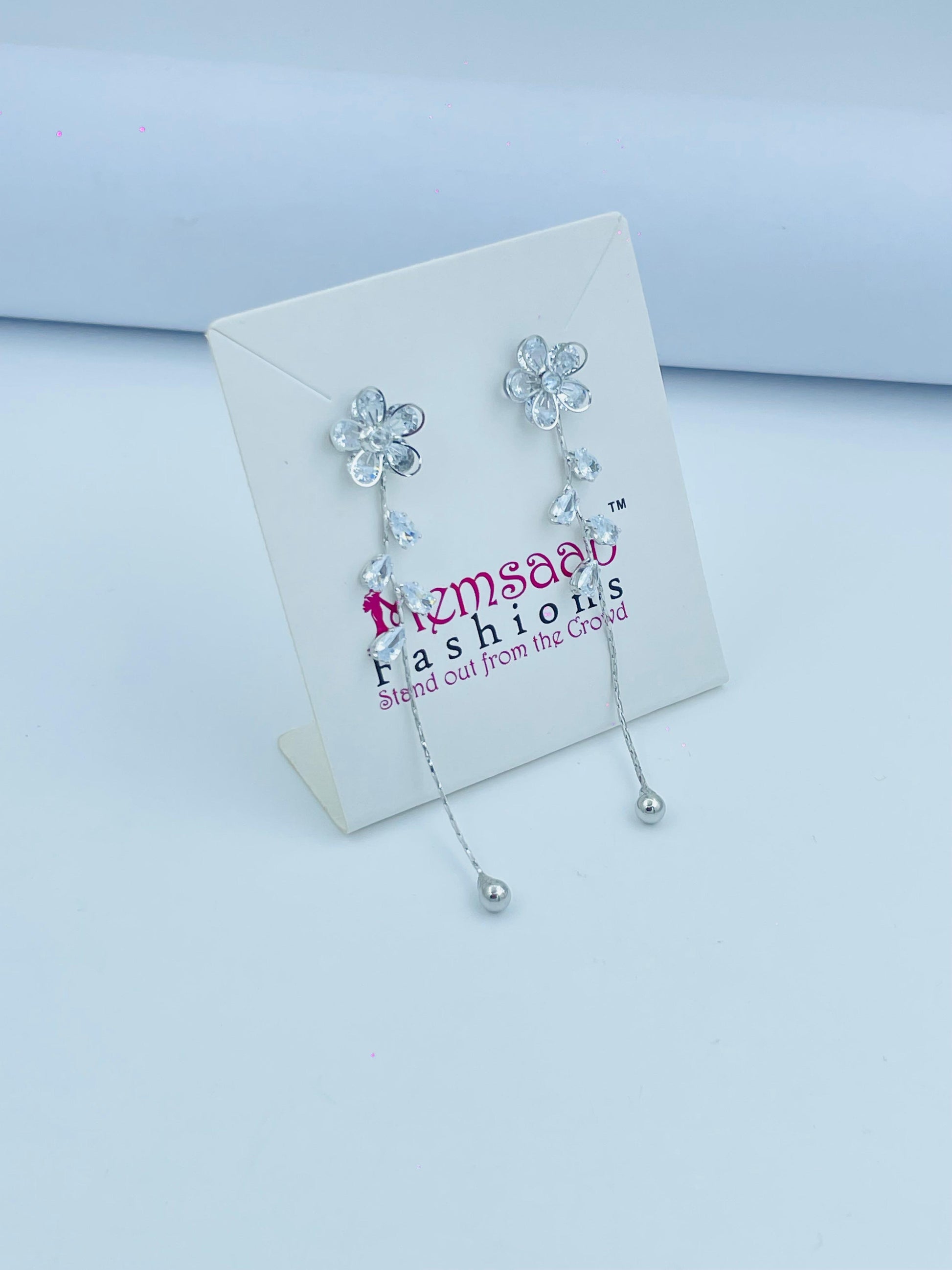 Charming Floral Dangle Earrings – Elegant Crystal Jewelry
