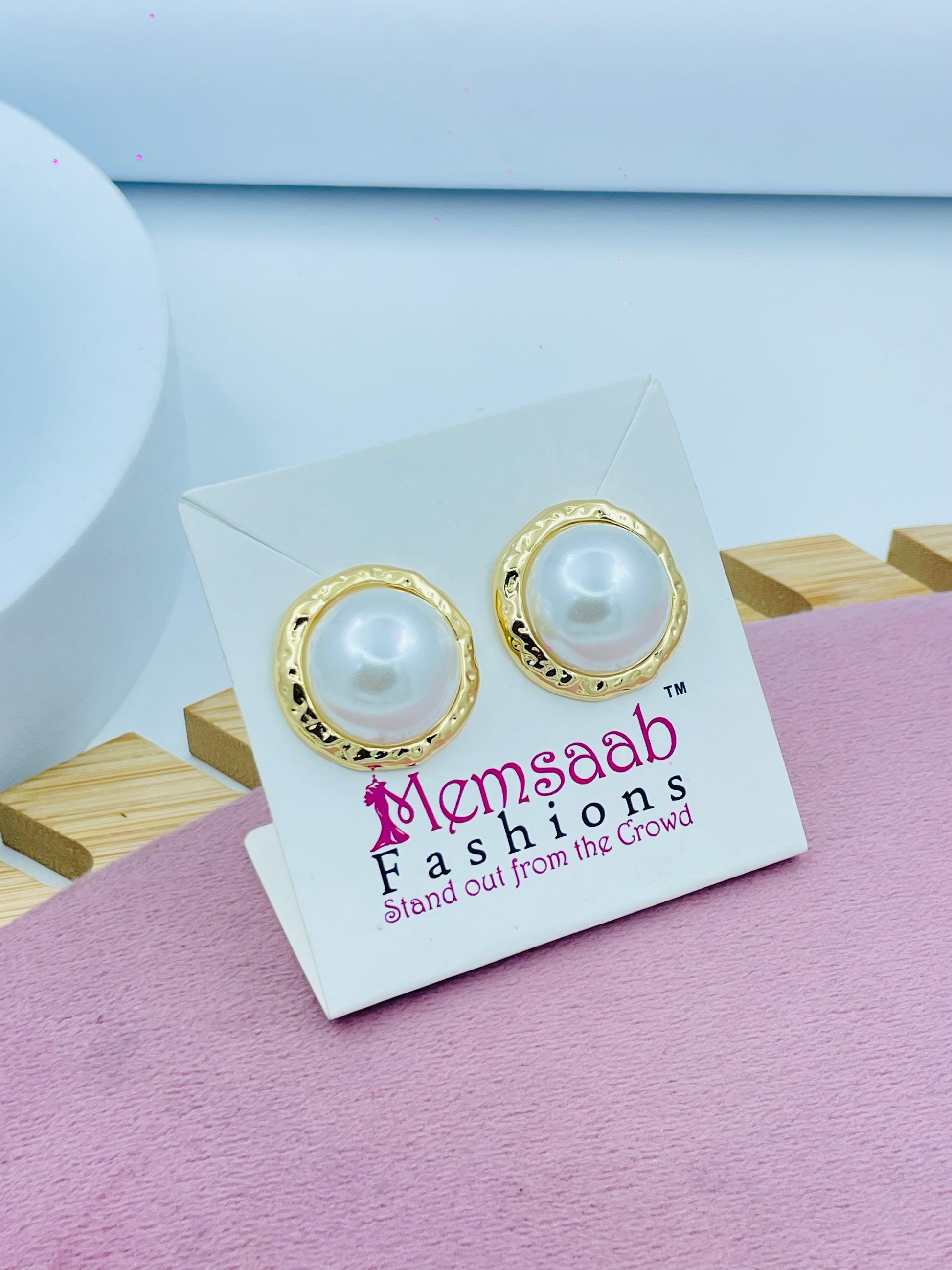 Elegant Pearl and Gold Tone Stud Earrings