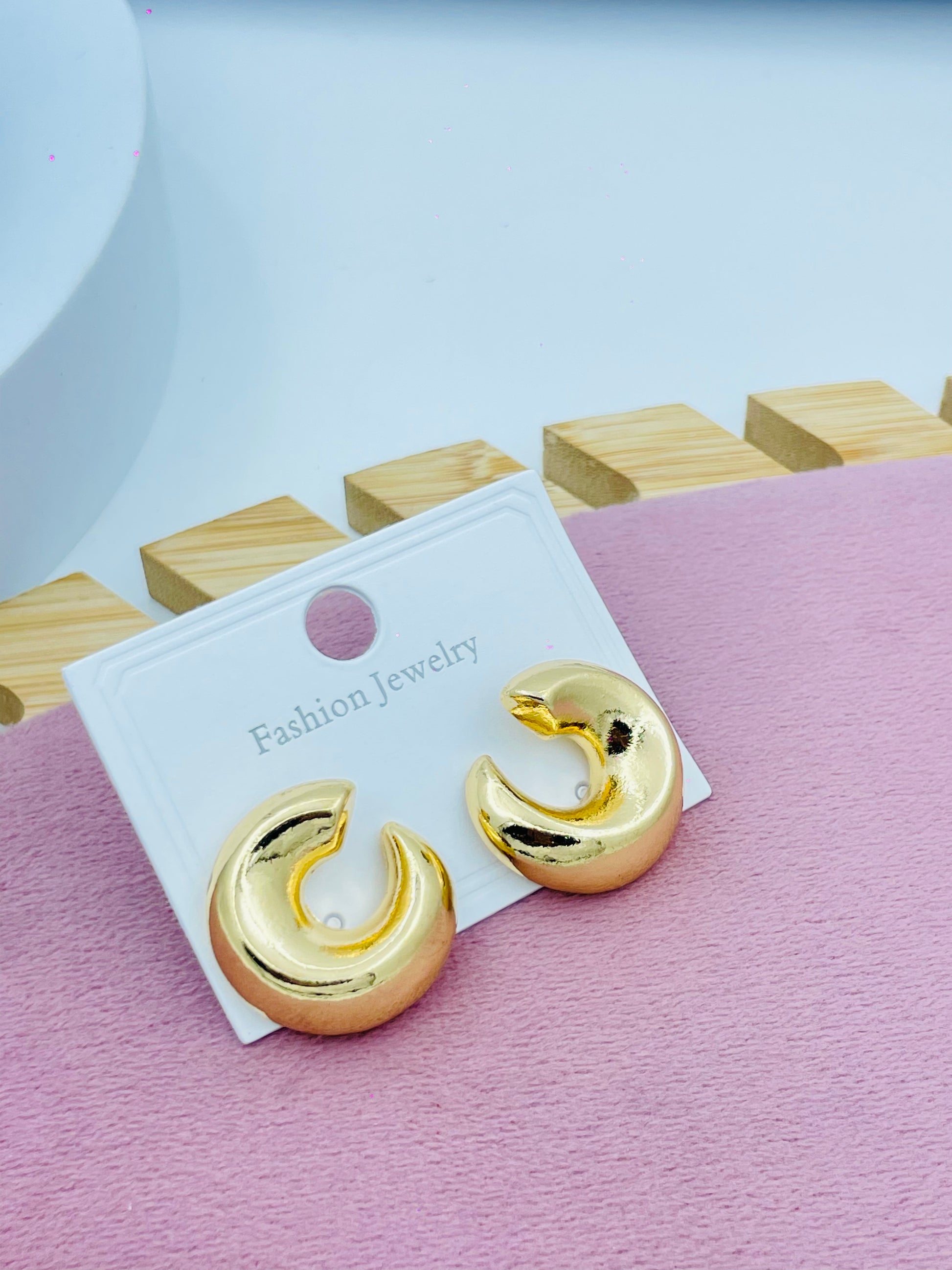 Elegant Gold Crescent Hoop Earrings for Every Occasion