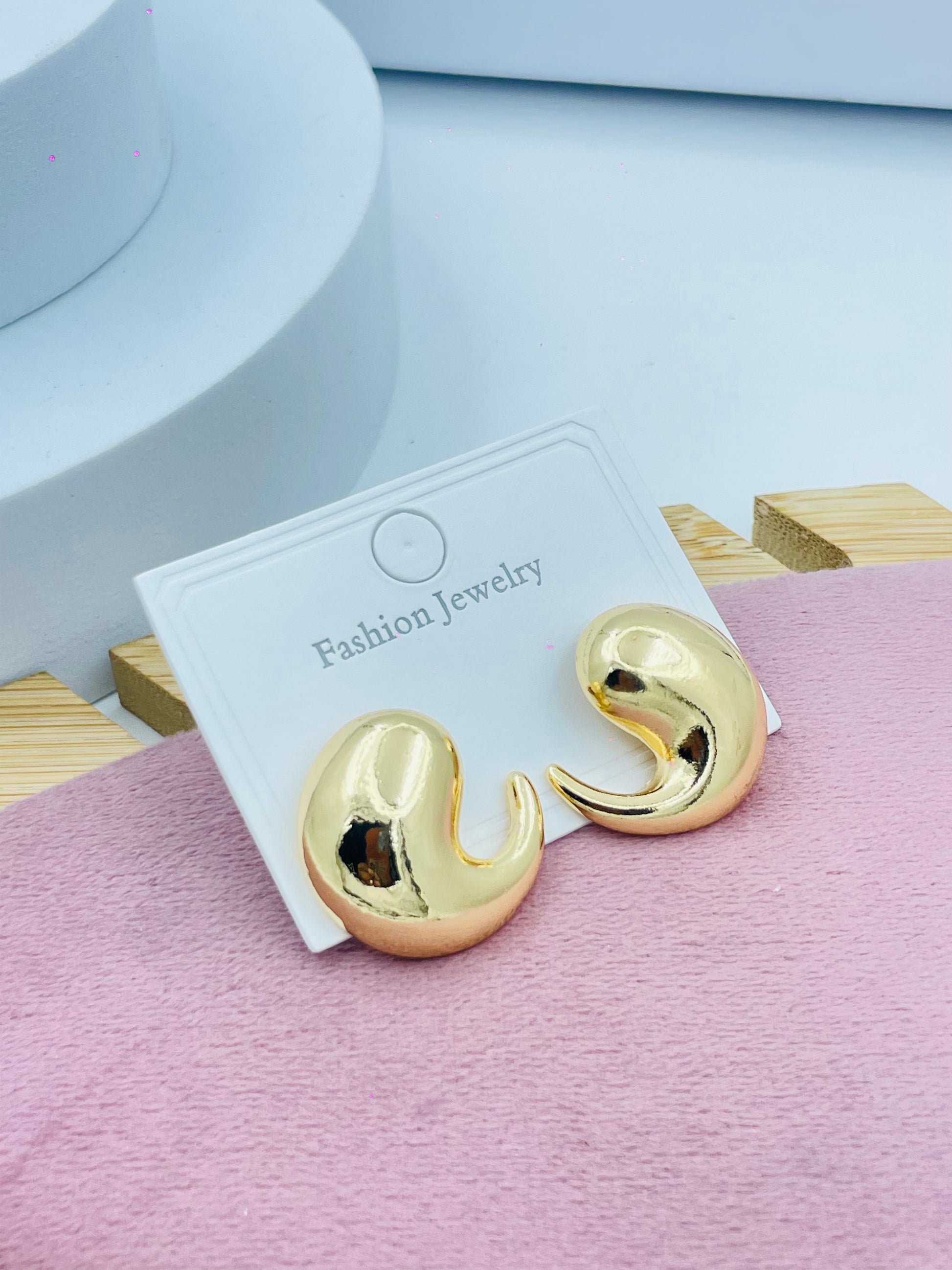 Elegant Gold Abstract Swirl Earrings  Fashion Jewelry
