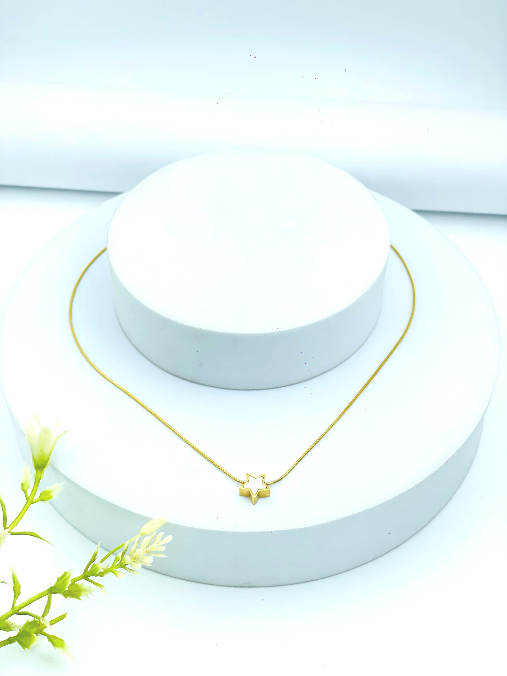 Elegant Gold Star Pendant Necklace  Minimalist Jewelry