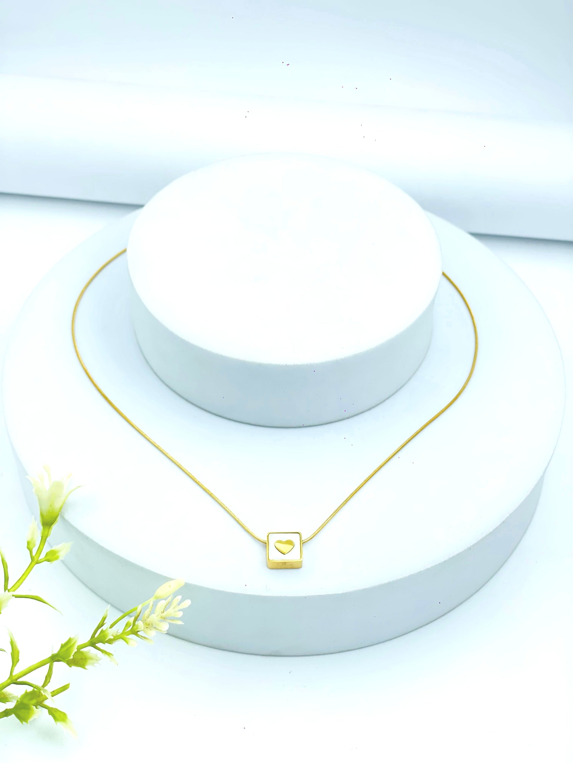 Elegant Gold Heart Pendant Necklace for Women