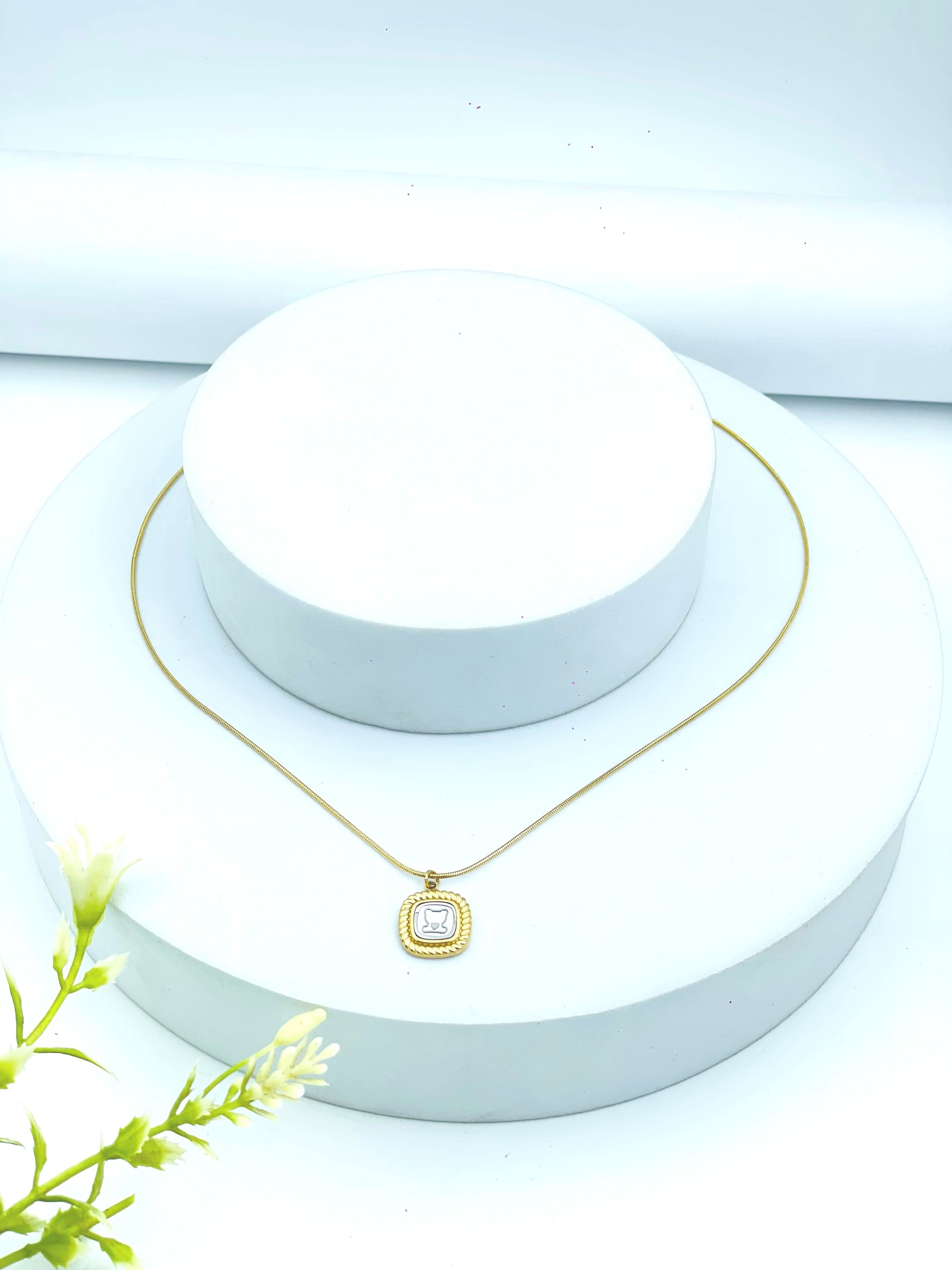 Elegant Square Pendant Necklace with Gold Chain
