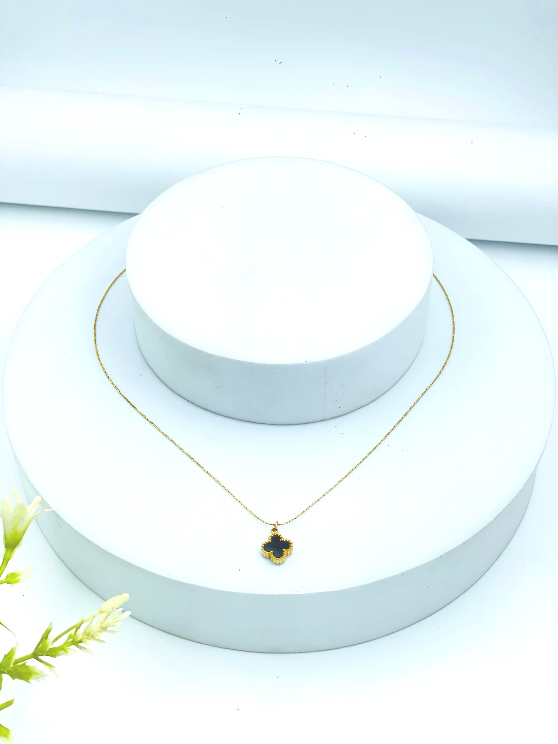 Elegant Gold Pendant Necklace  Perfect for Any Occasion