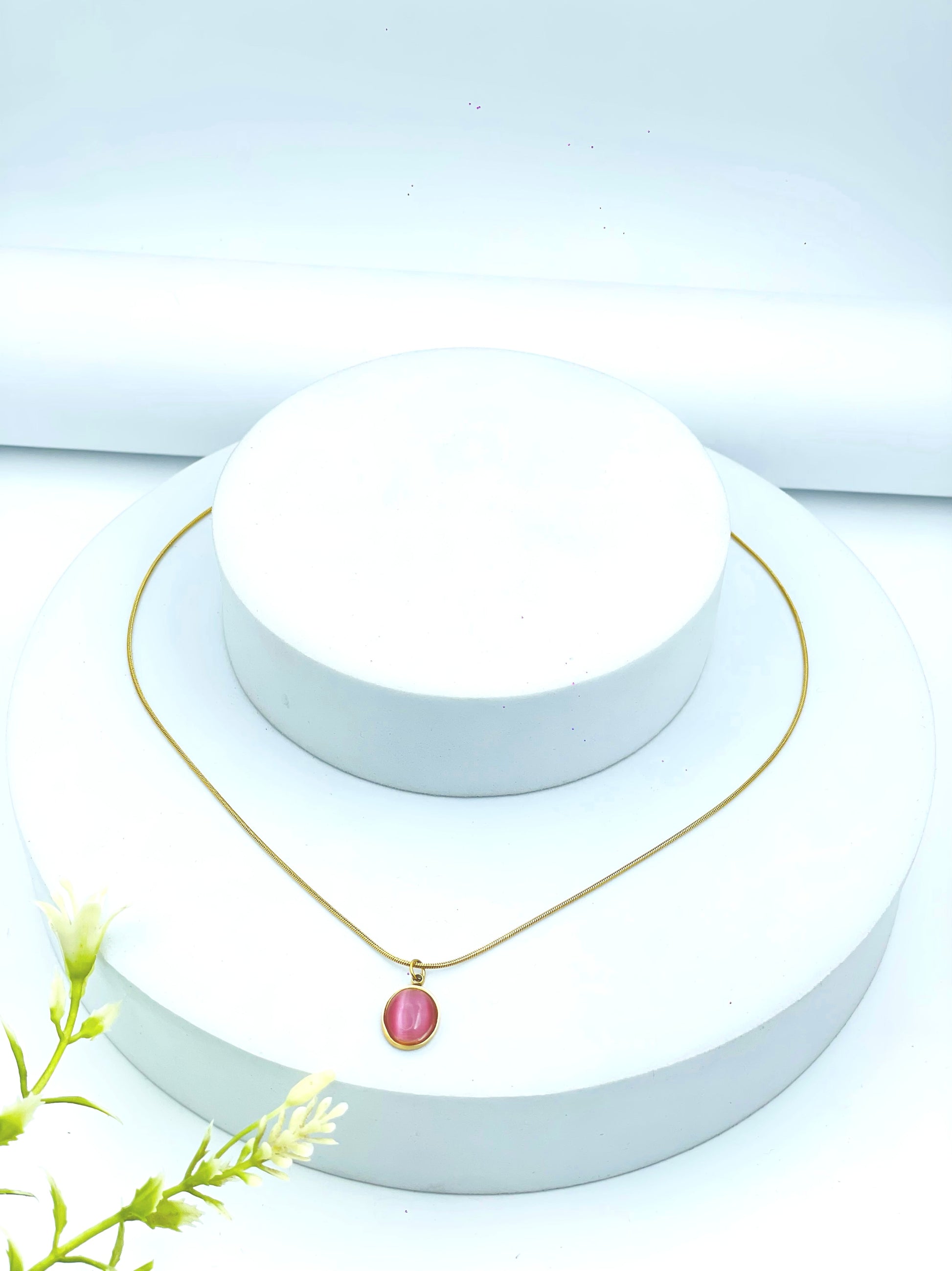 Elegant Gold Chain Necklace with Pink Pendant
