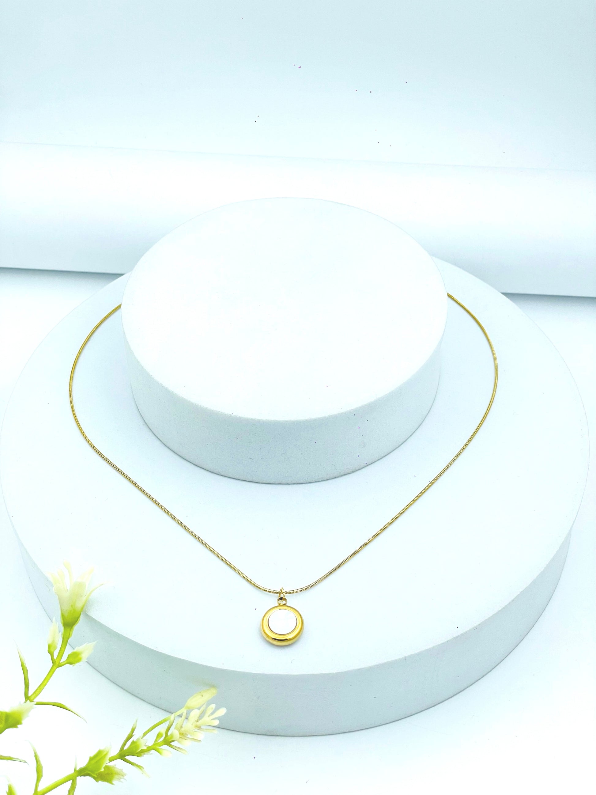 Elegant Gold Pendant Necklace  Jewelry Collection