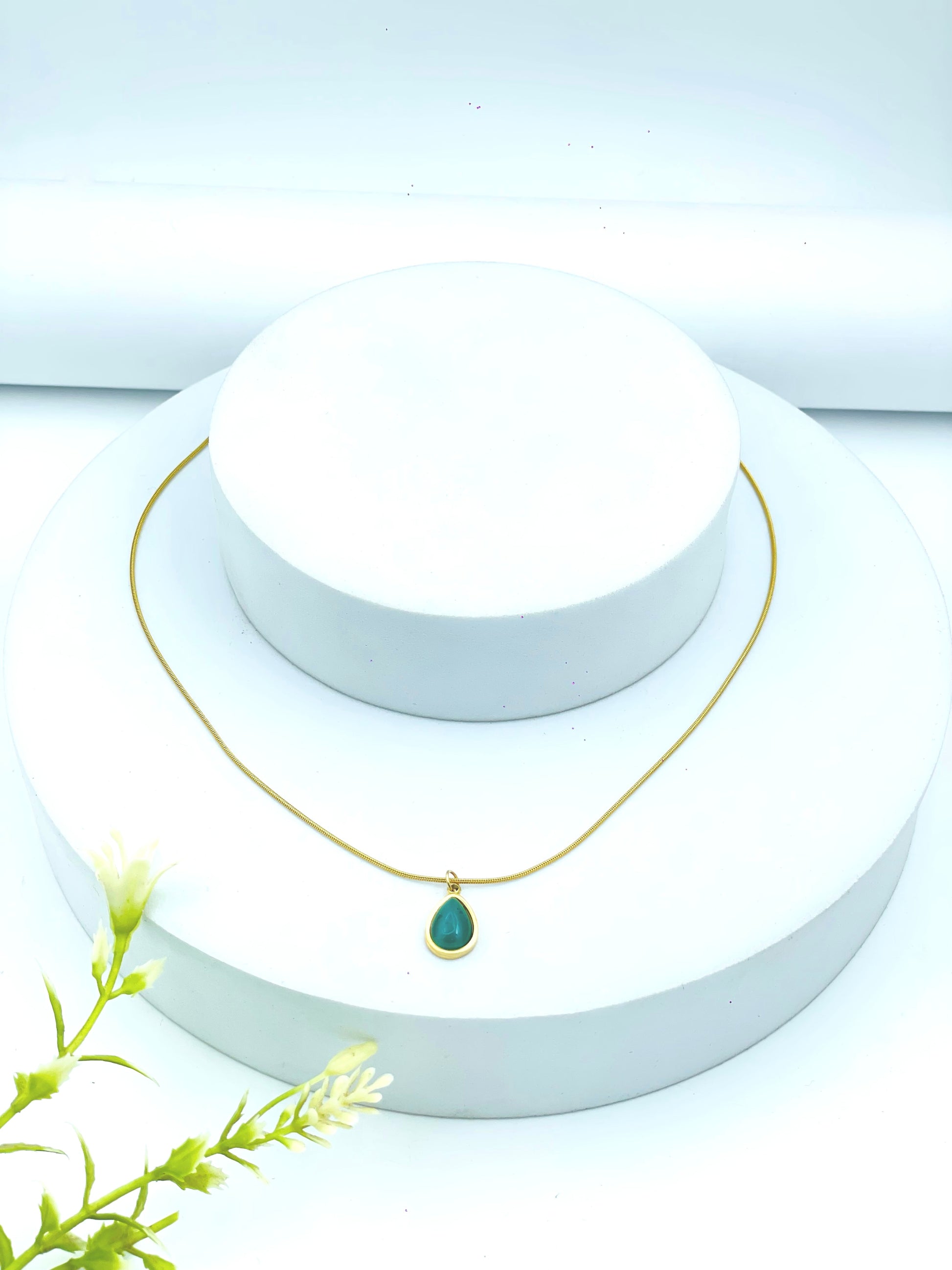 Elegant Gold Chain with Green Teardrop Pendant