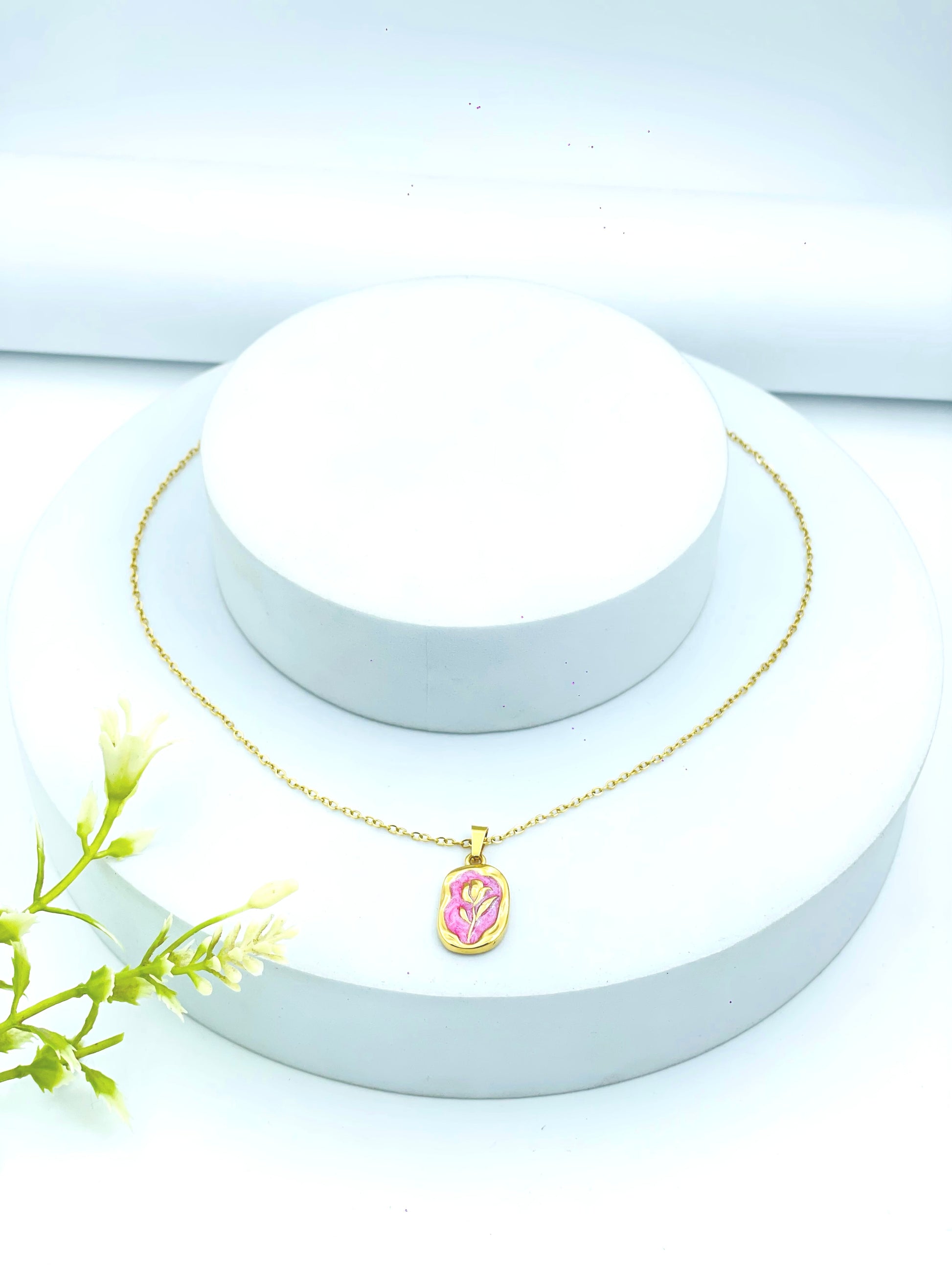 Elegant Gold Necklace with Pink Gem Pendant