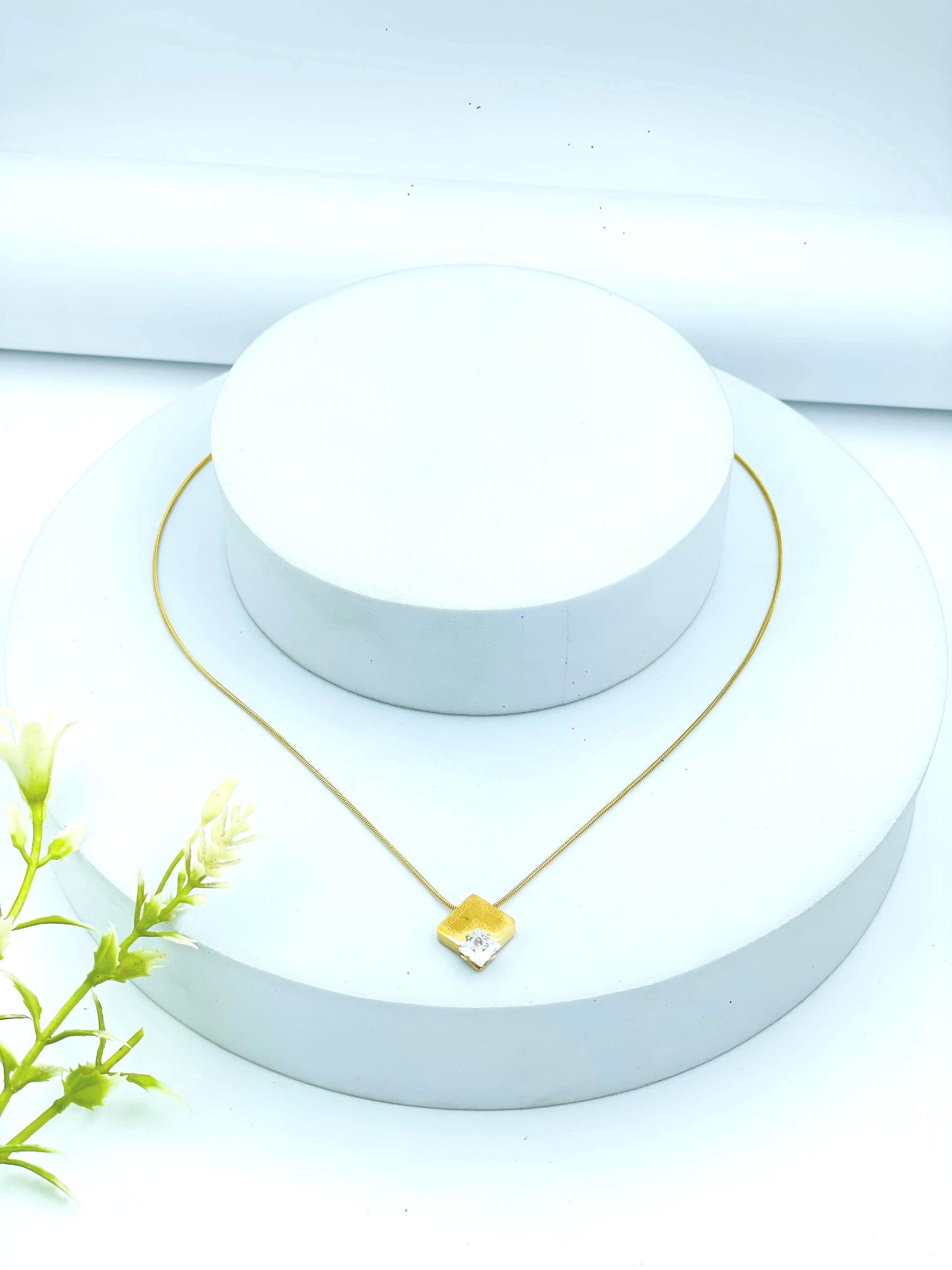 Elegant Gold Pendant Necklace  Perfect Accessory