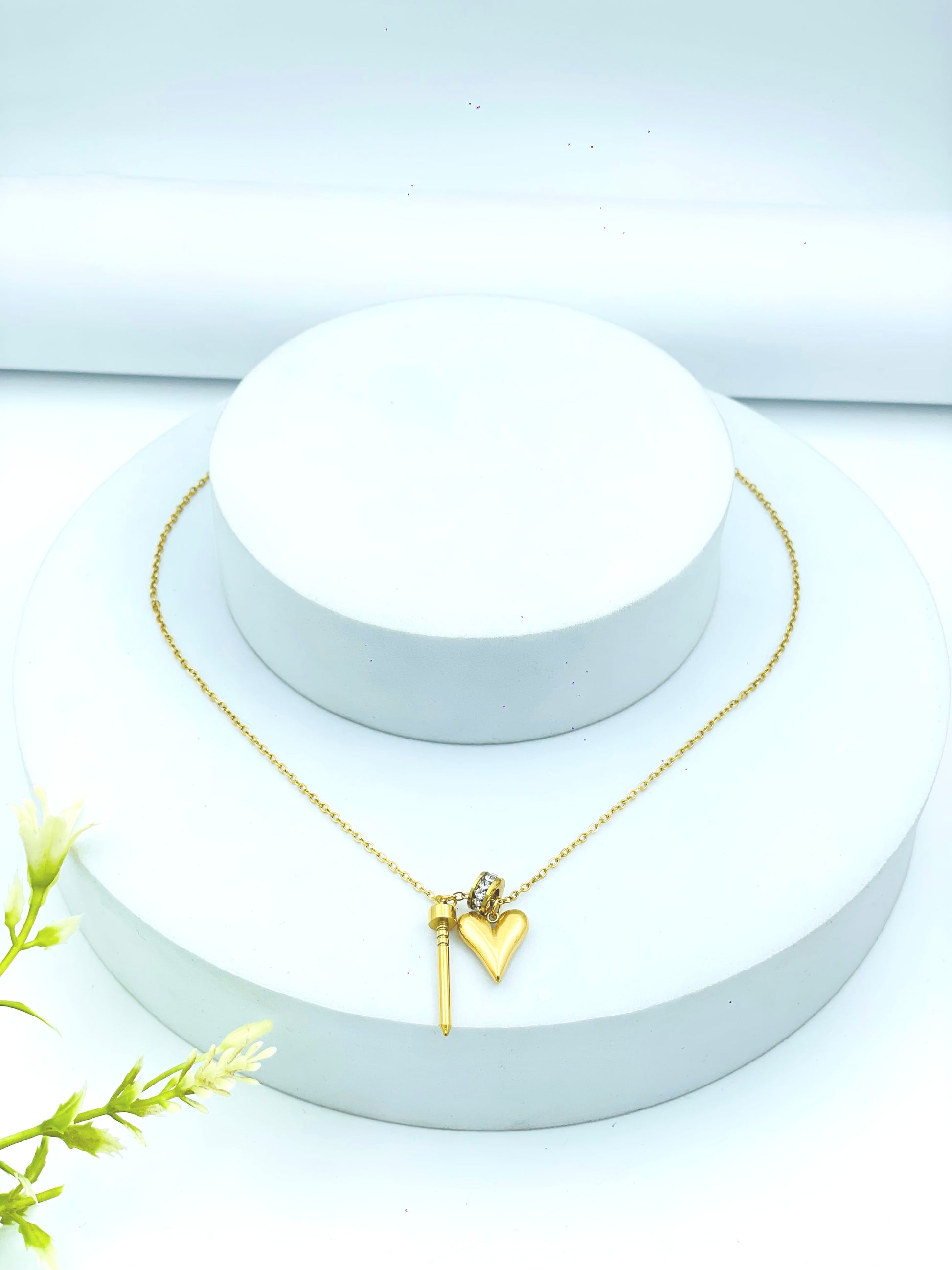 Elegant Gold Heart Key Pendant Necklace