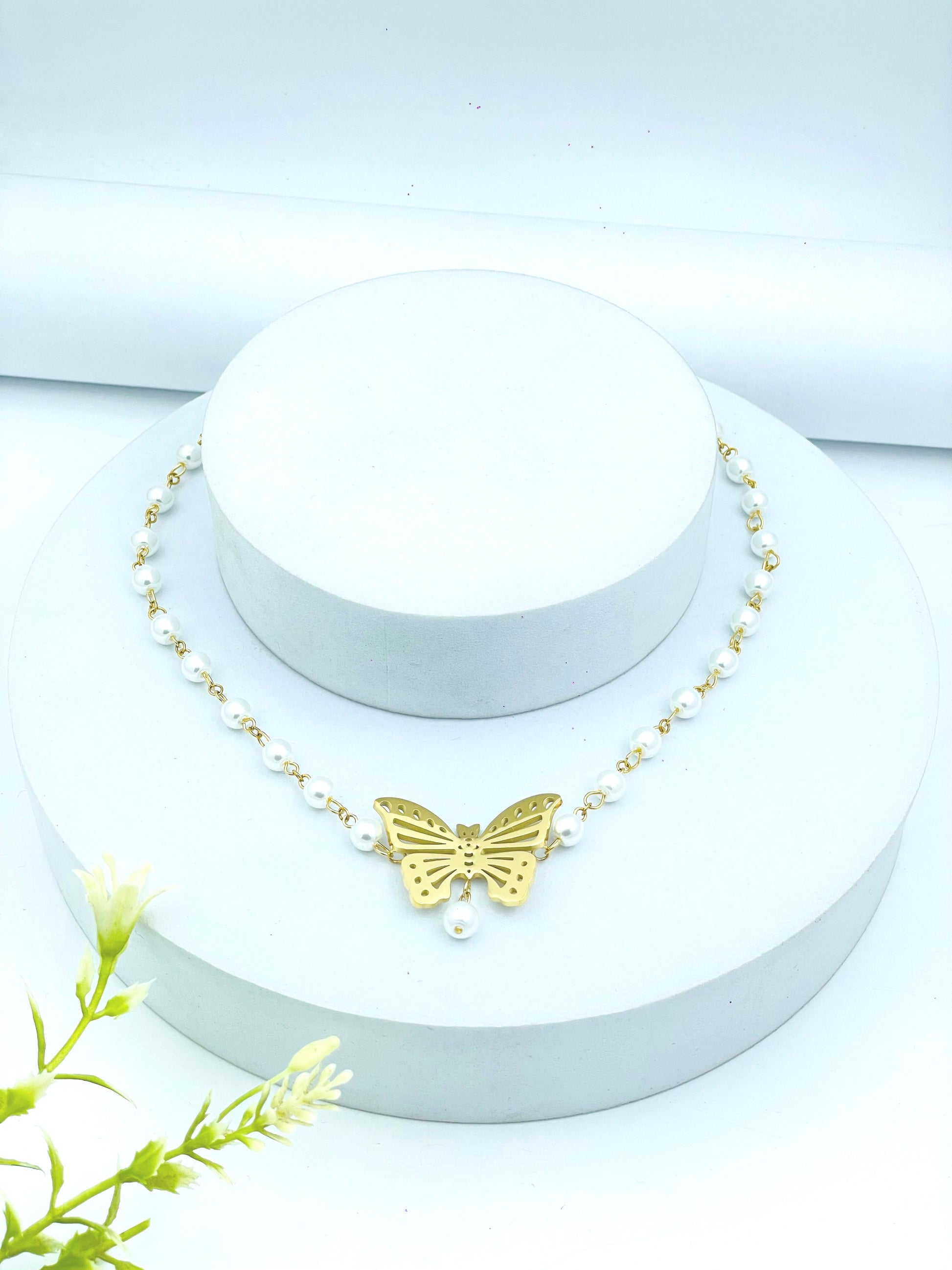 Elegant Butterfly Charm Pearl Necklace