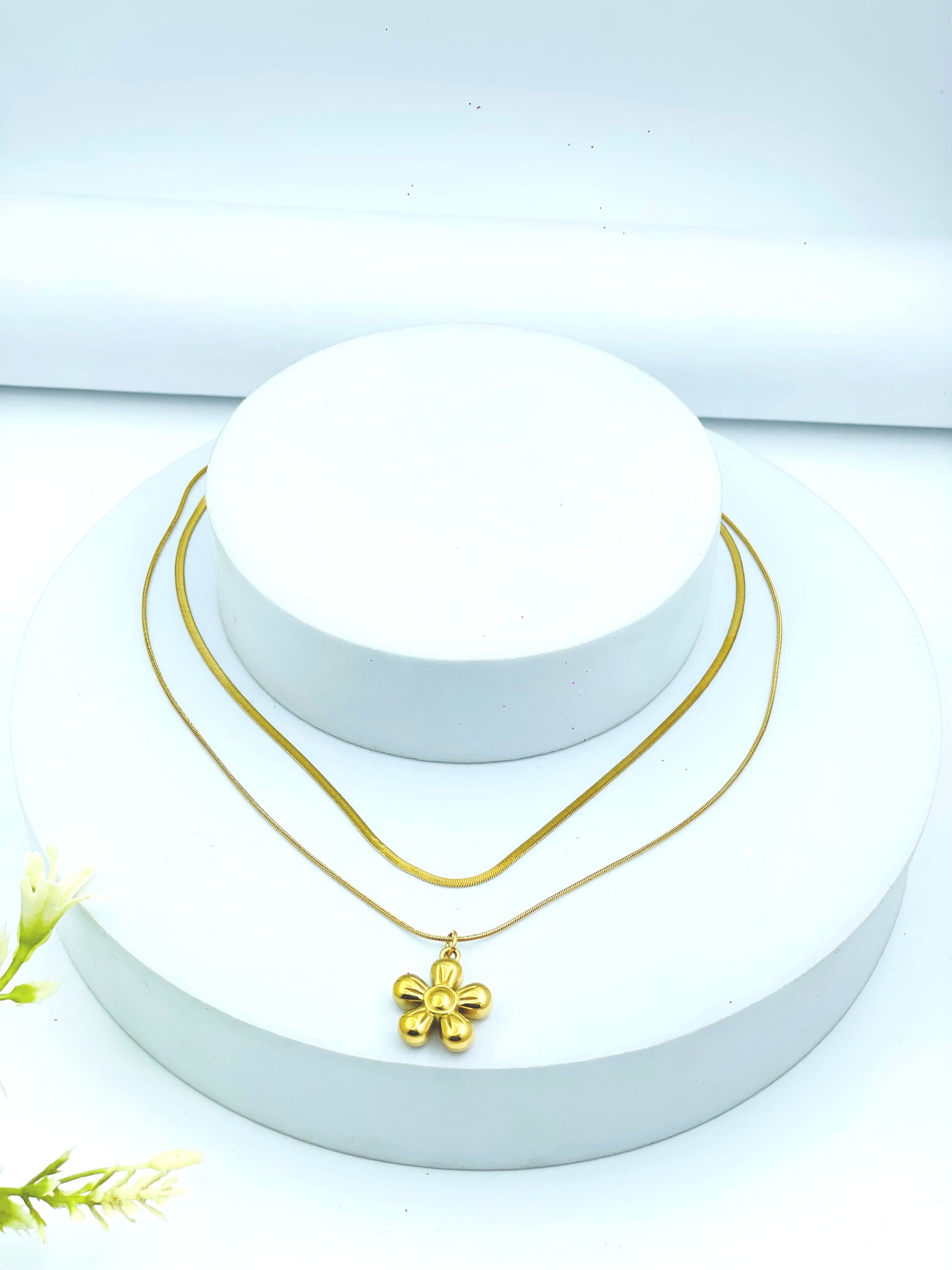 Elegant Gold Flower Pendant Necklace  Perfect Gift