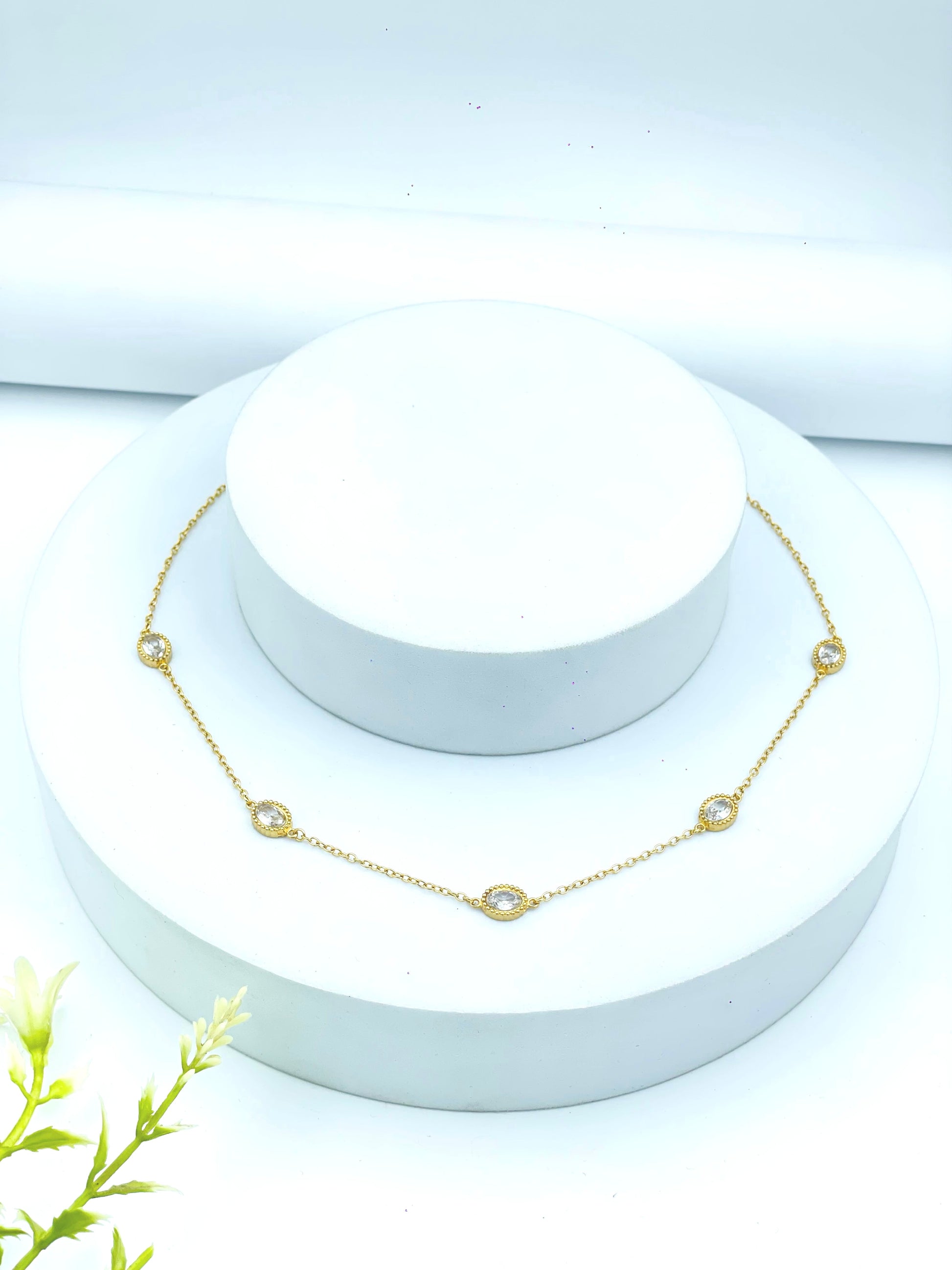 Elegant Gold Chain Necklace with Diamond Accents