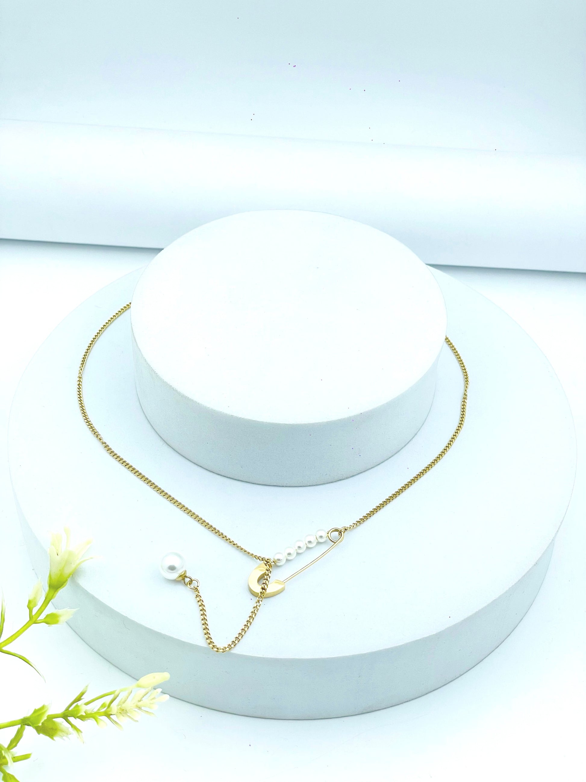 Elegant Gold Chain Necklace with Pearl Charm