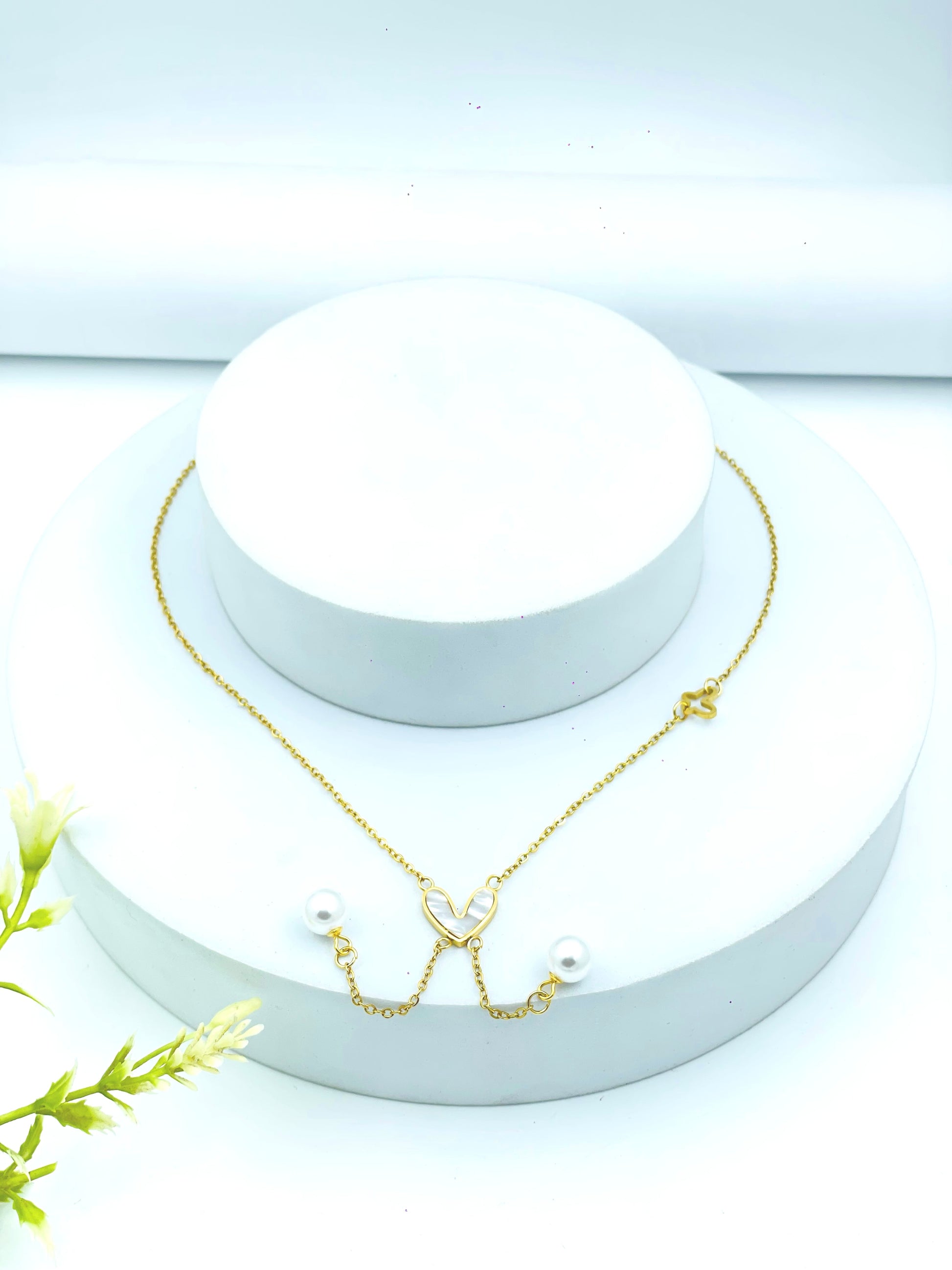 Elegant Gold Heart Pendant Necklace with Pearls