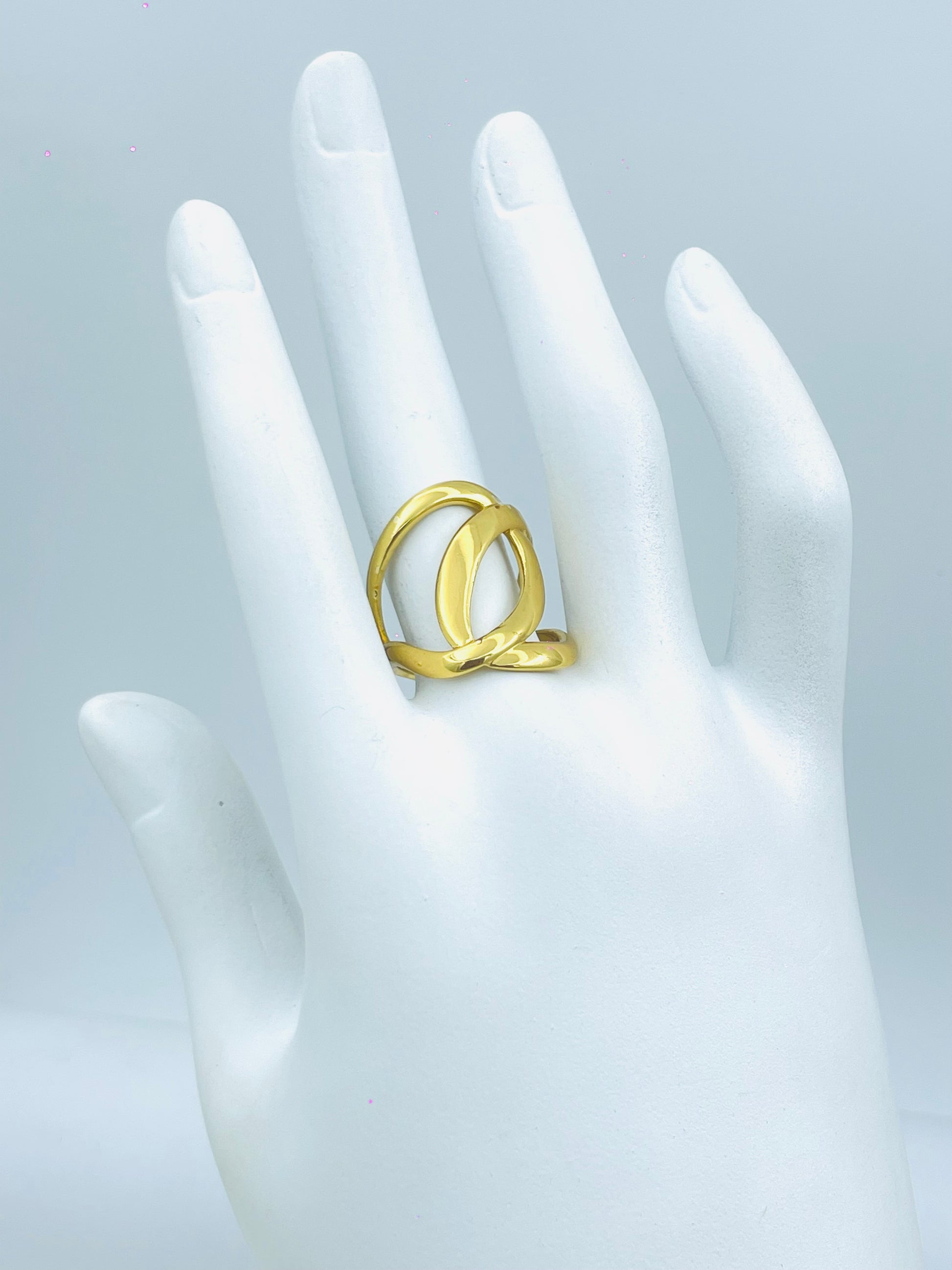 Elegant Gold Twist Ring  Sophisticated Jewelry