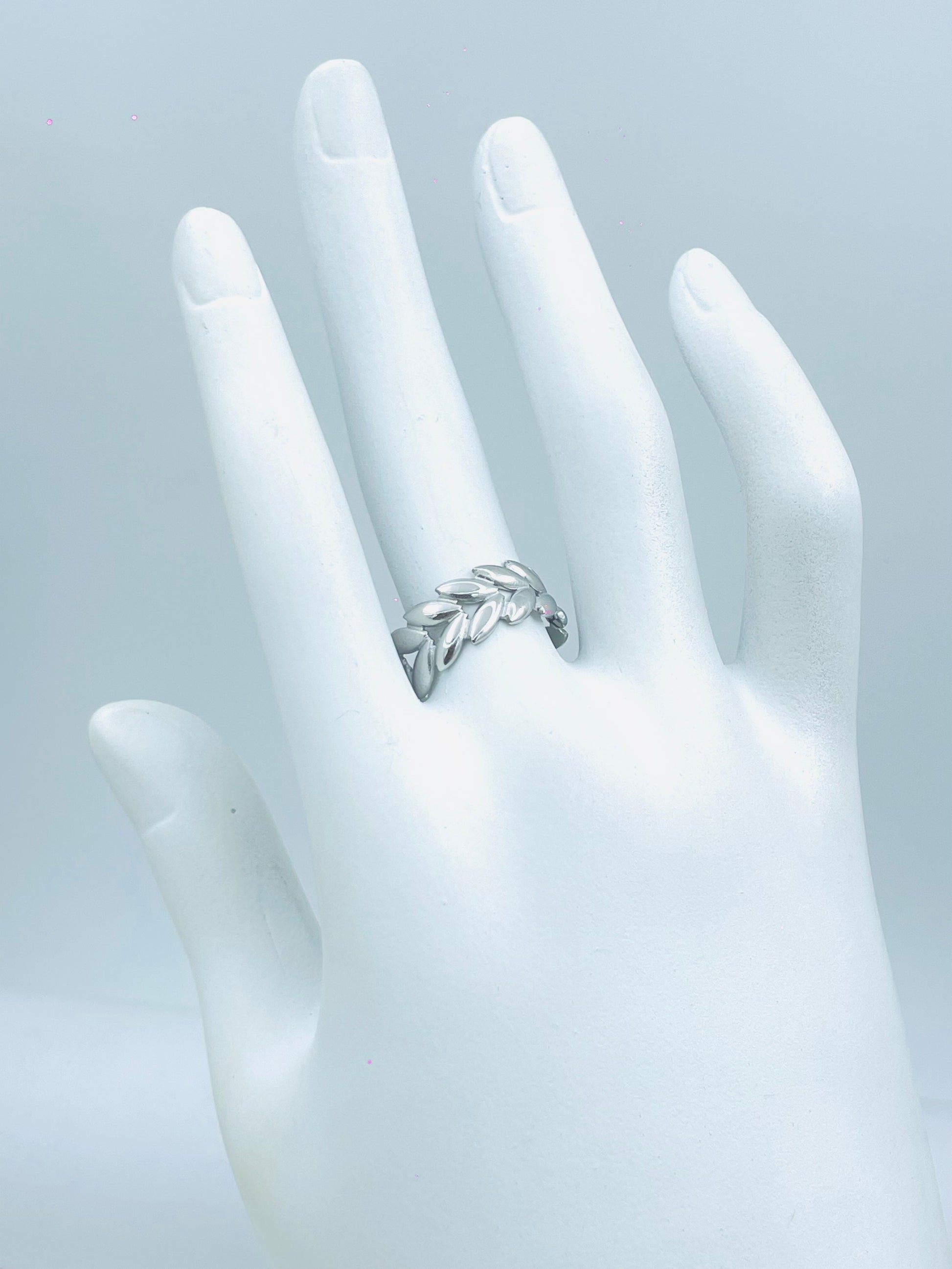 Elegant Silver Leaf Design Ring for Women