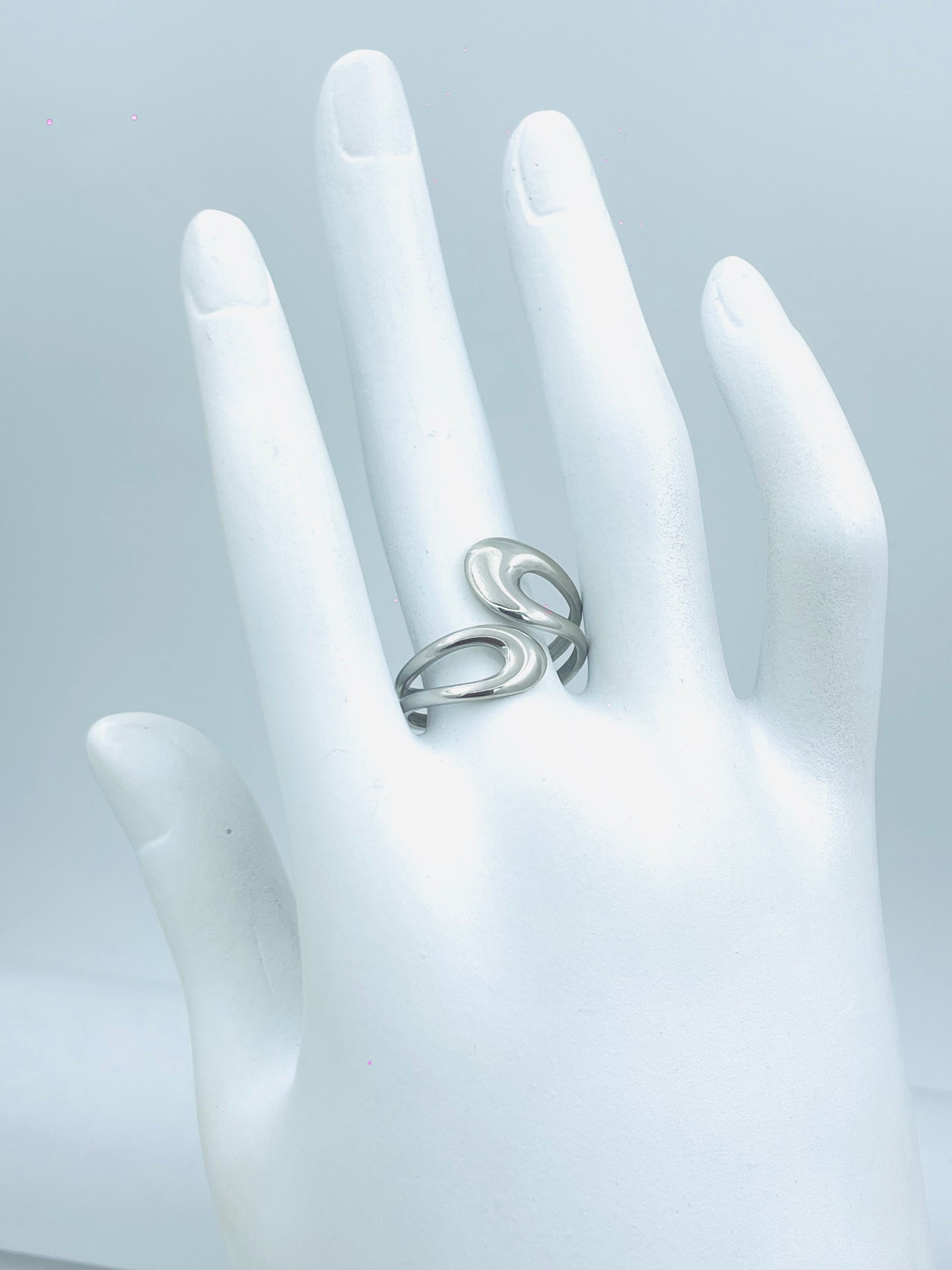 Elegant Silver Wave Design Ring  Modern Style