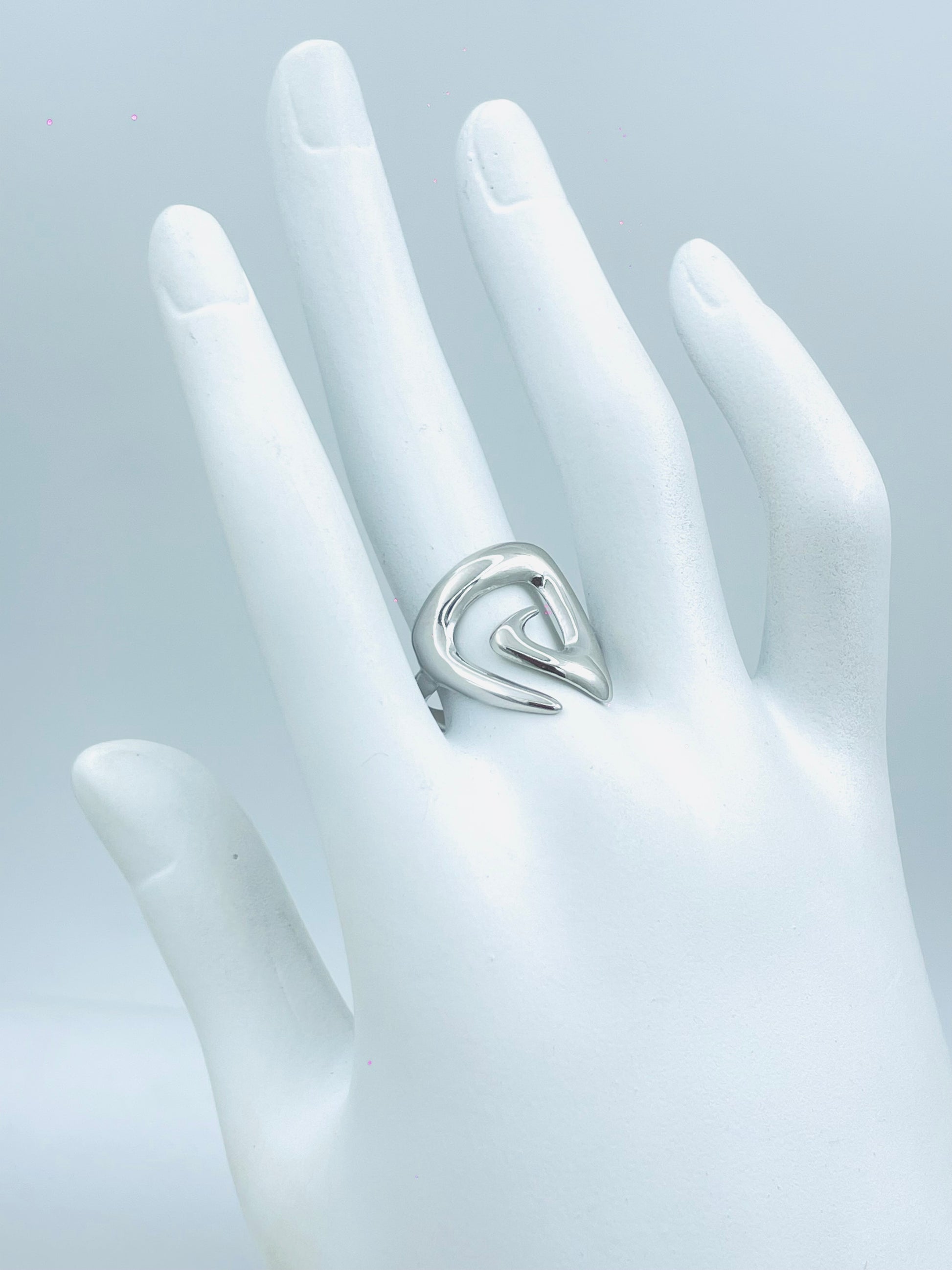 Elegant Modern Silver Abstract Ring for Stylish Looks