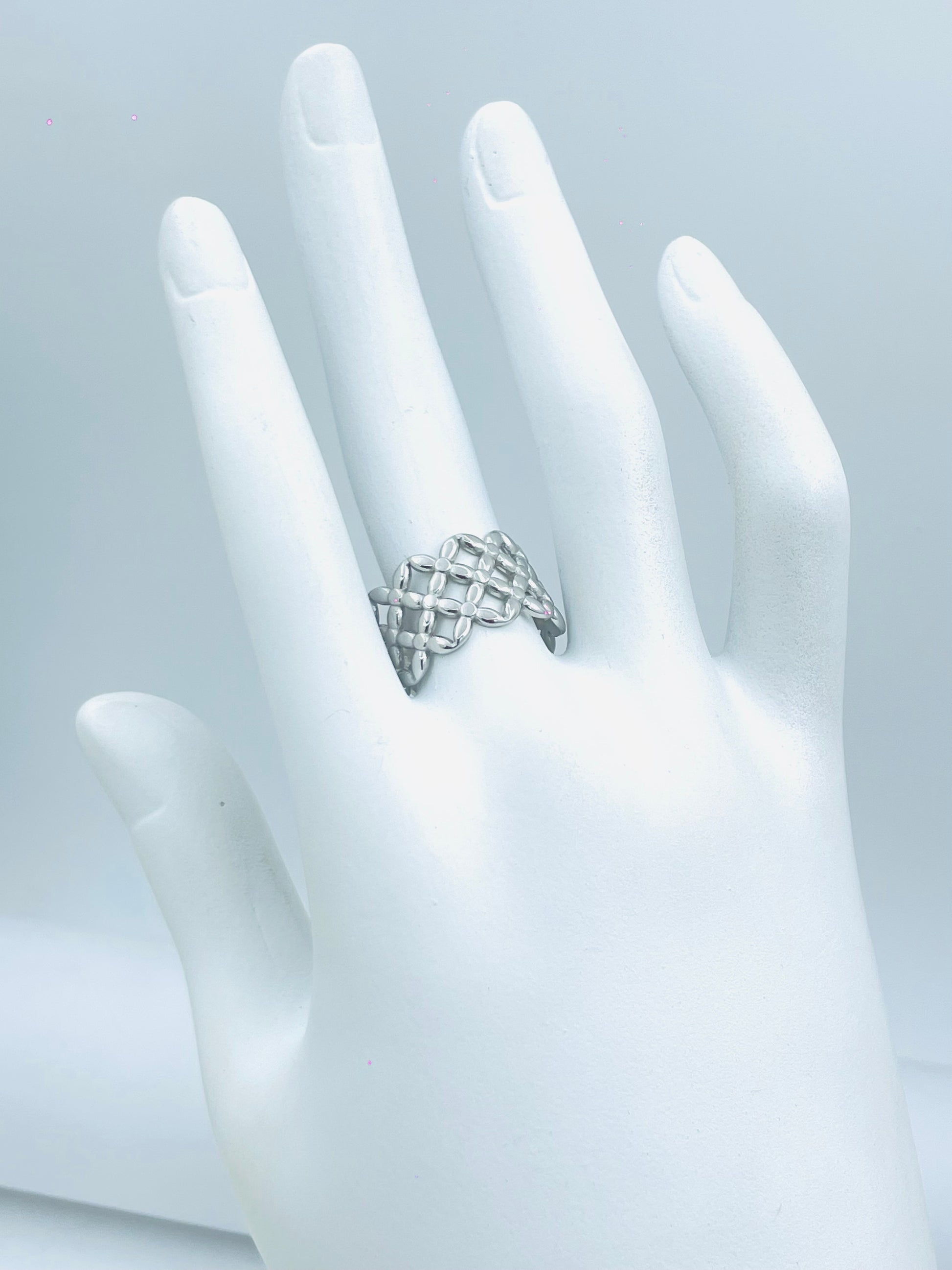 Elegant Silver Mesh Design Ring  Stylish Jewelry