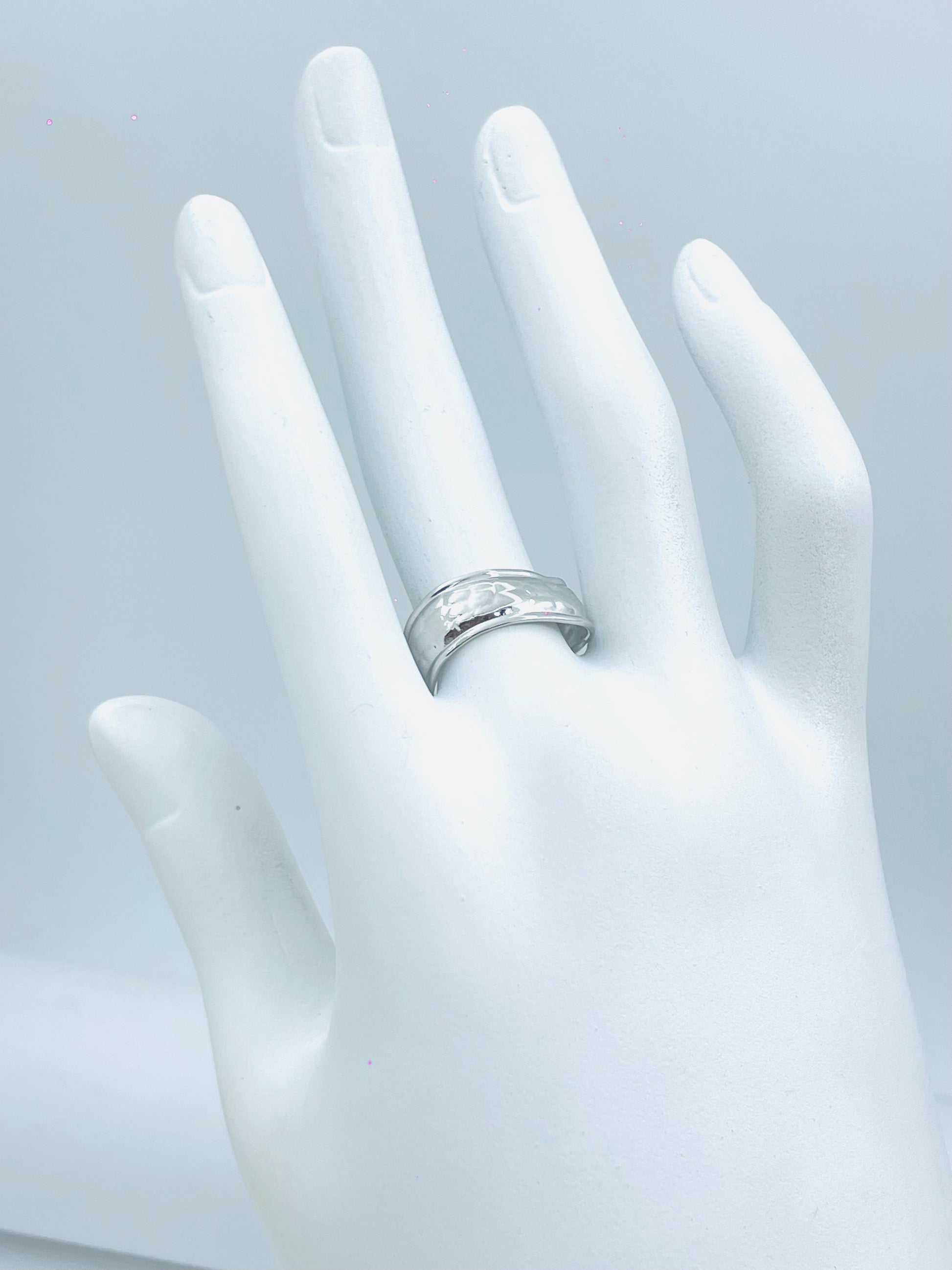 Elegant Silver Band Ring for Timeless Style