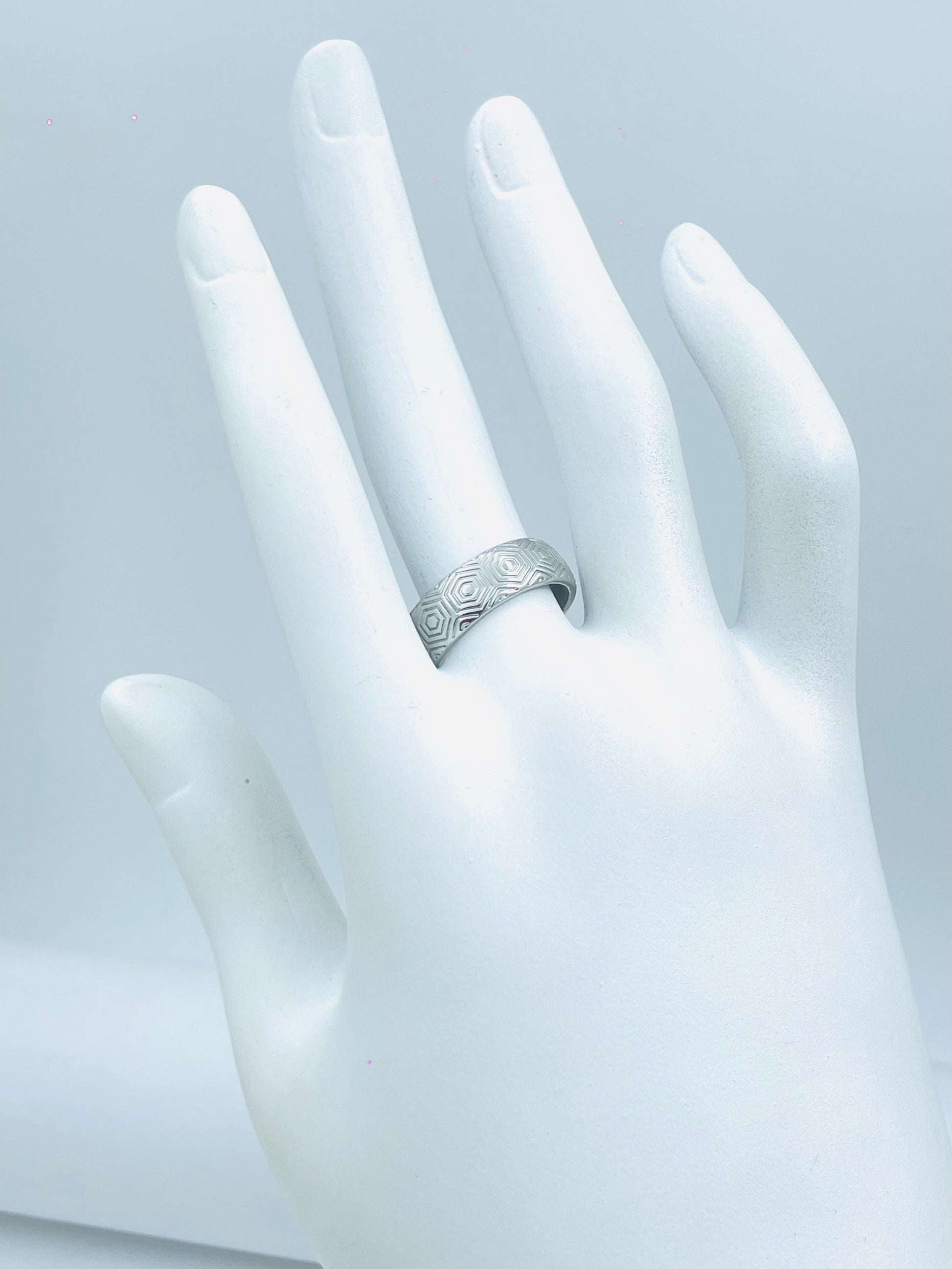 Elegant Silver Geometric Pattern Ring for Stylish Wear