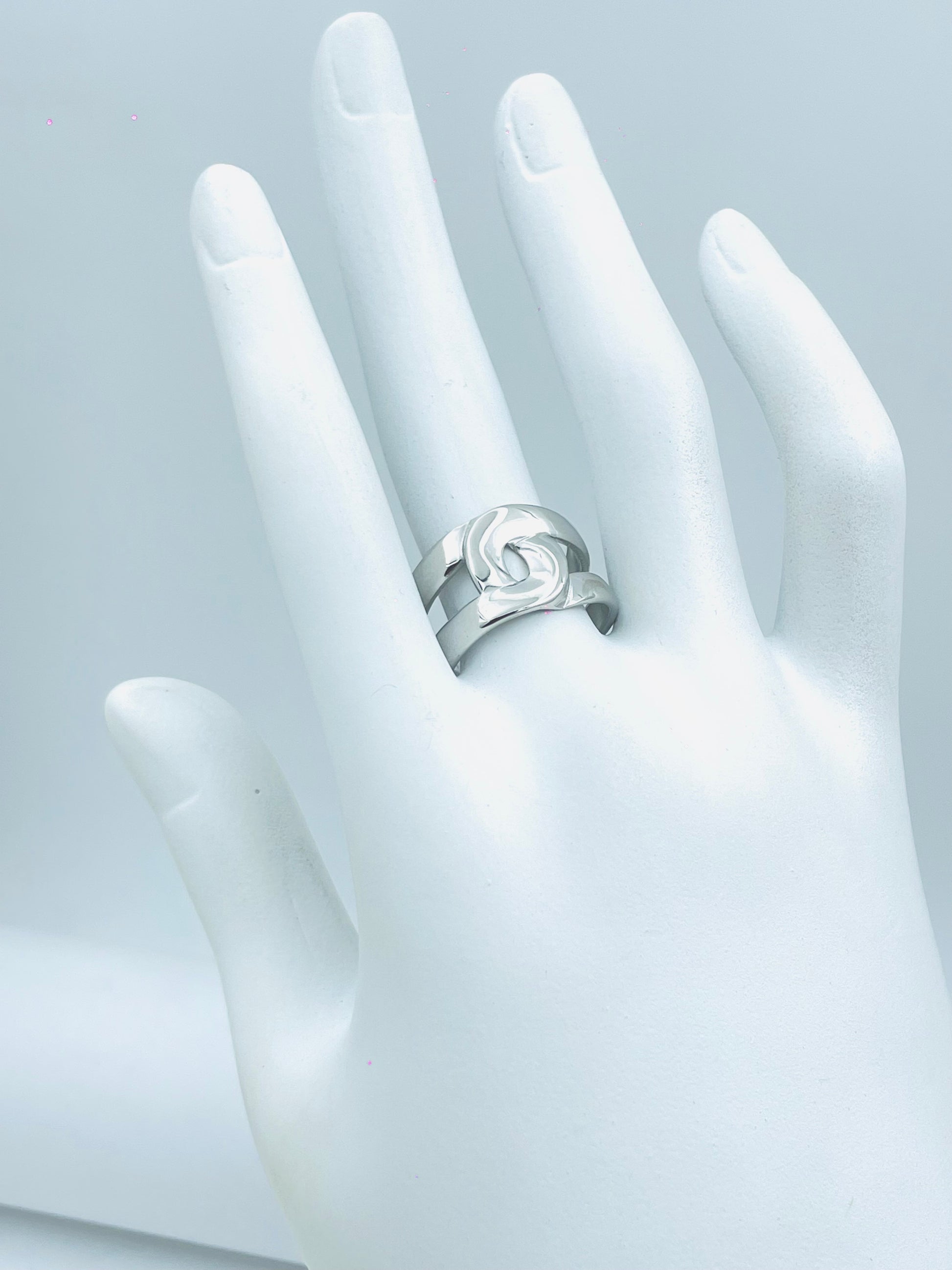 Elegant Silver Interlocking Band Ring