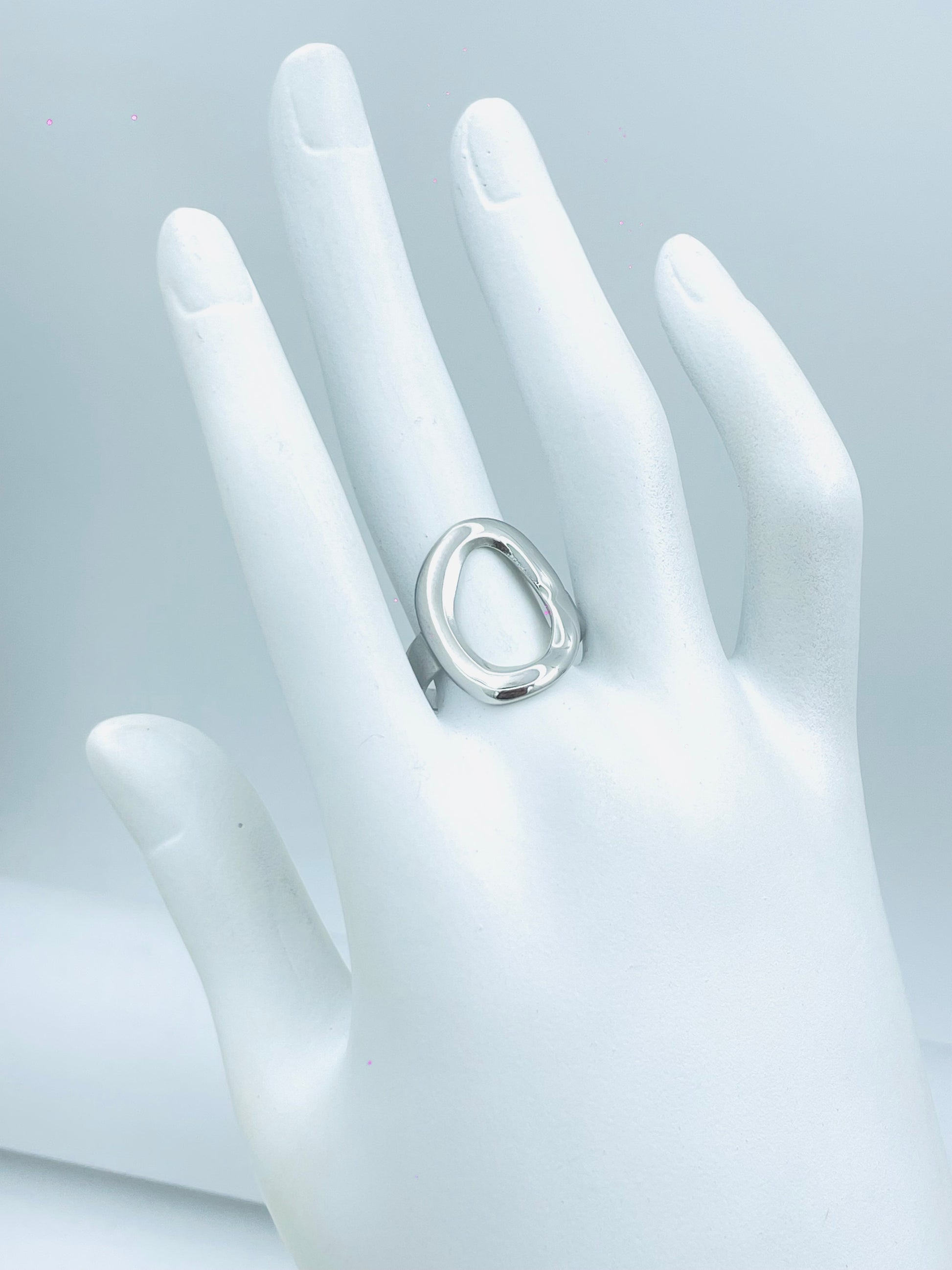 Elegant Modern Silver Loop Ring for Stylish Wear