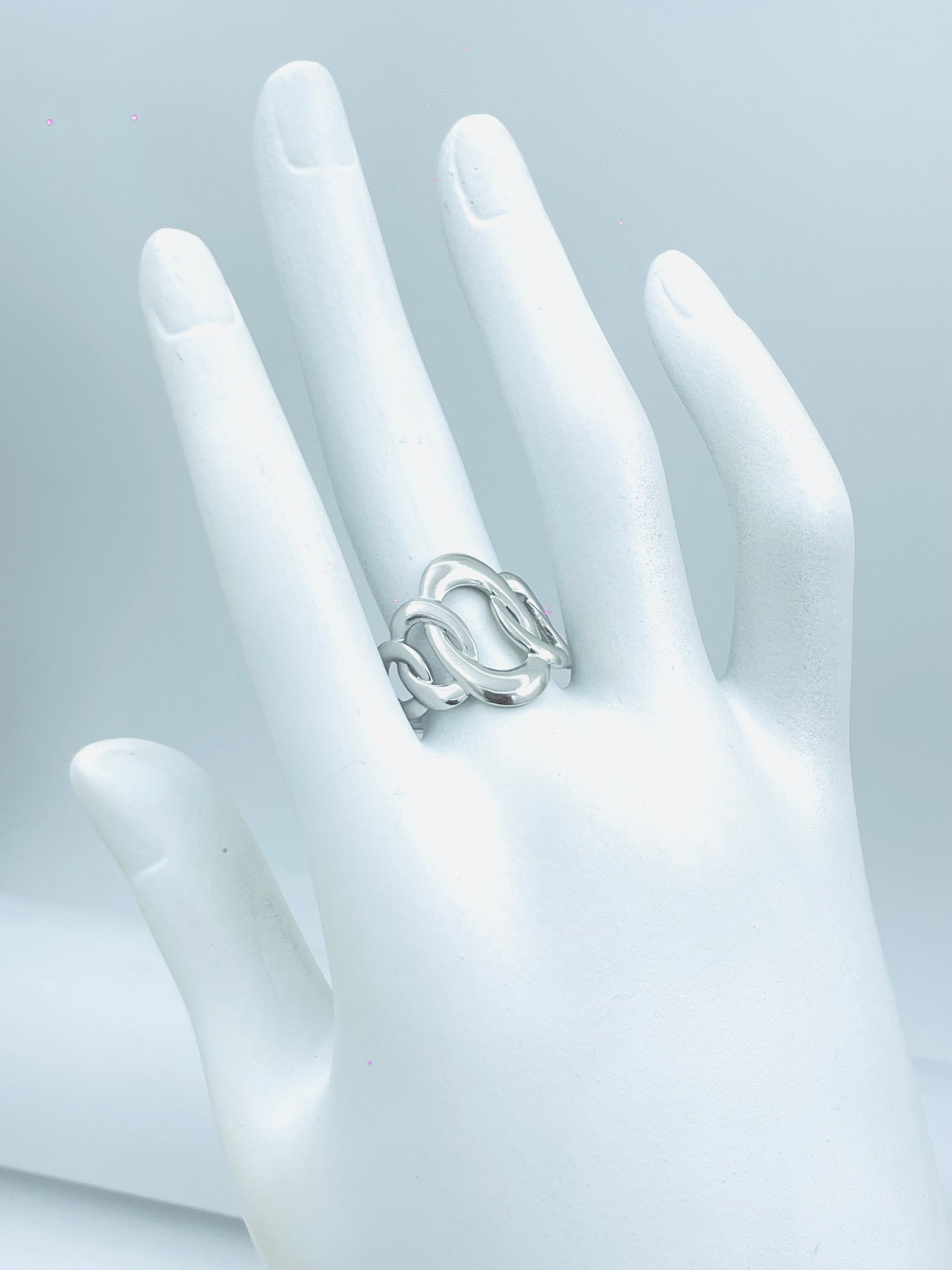 Elegant Silver Interlocking Chain Ring  Stylish Jewelry