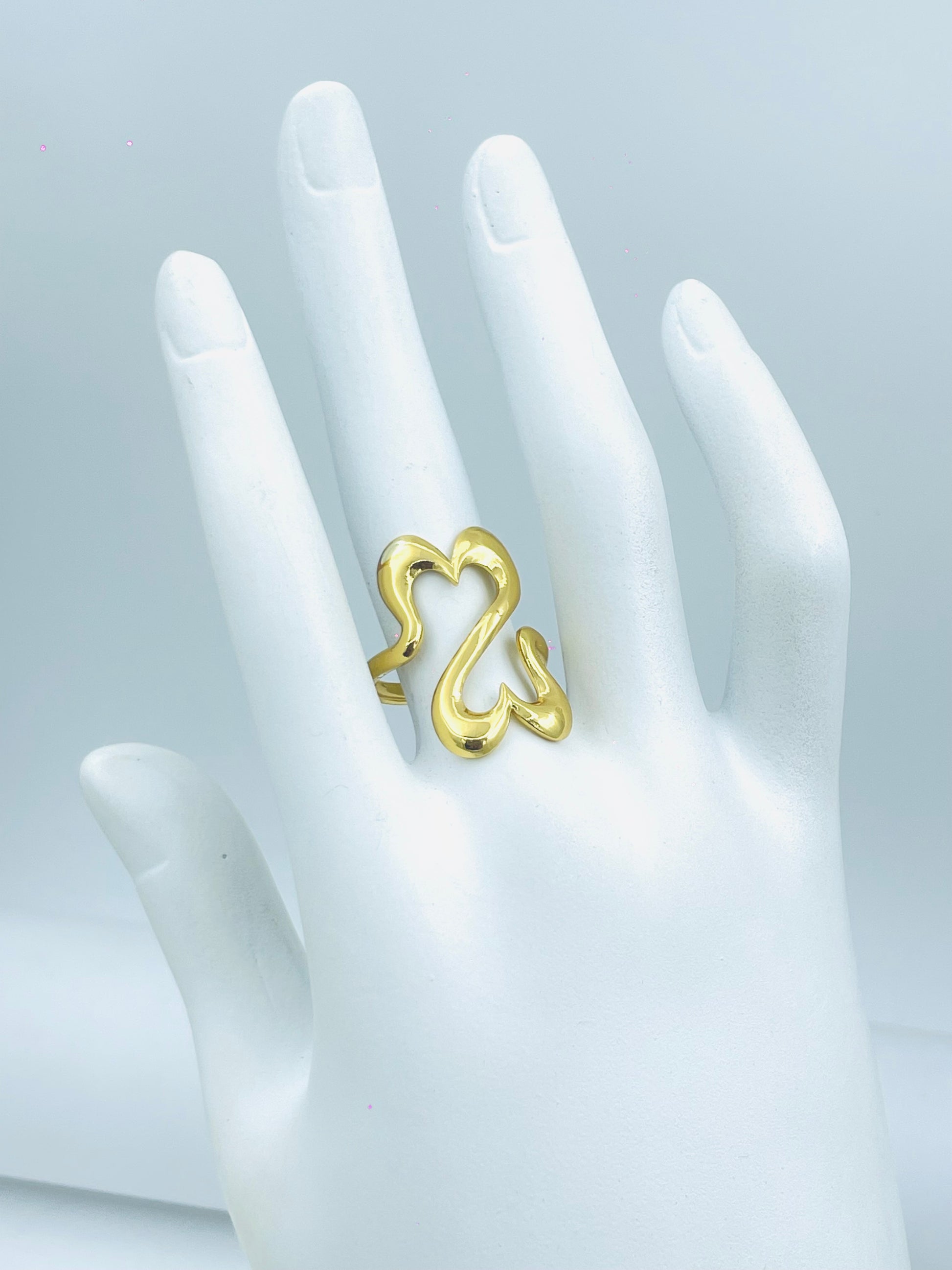 Elegant Gold Heart Wave Ring  Unique Design