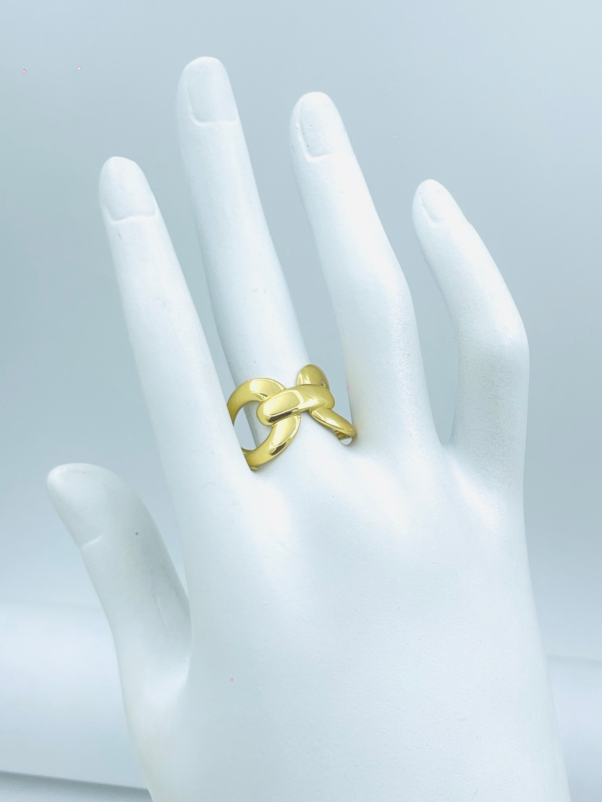 Elegant Gold Knot Ring  Timeless Design