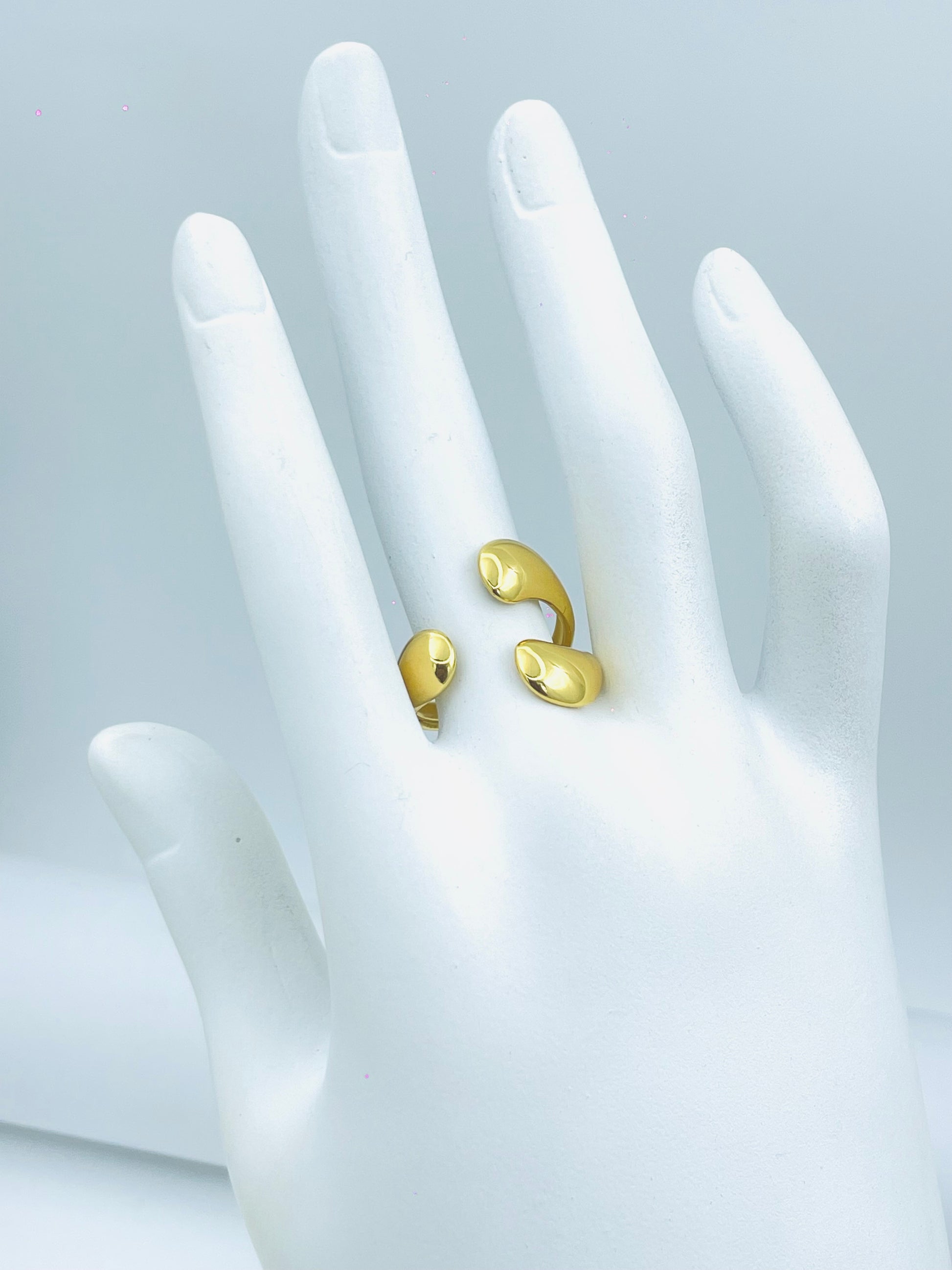 Elegant Gold Open Band Ring  Modern Design