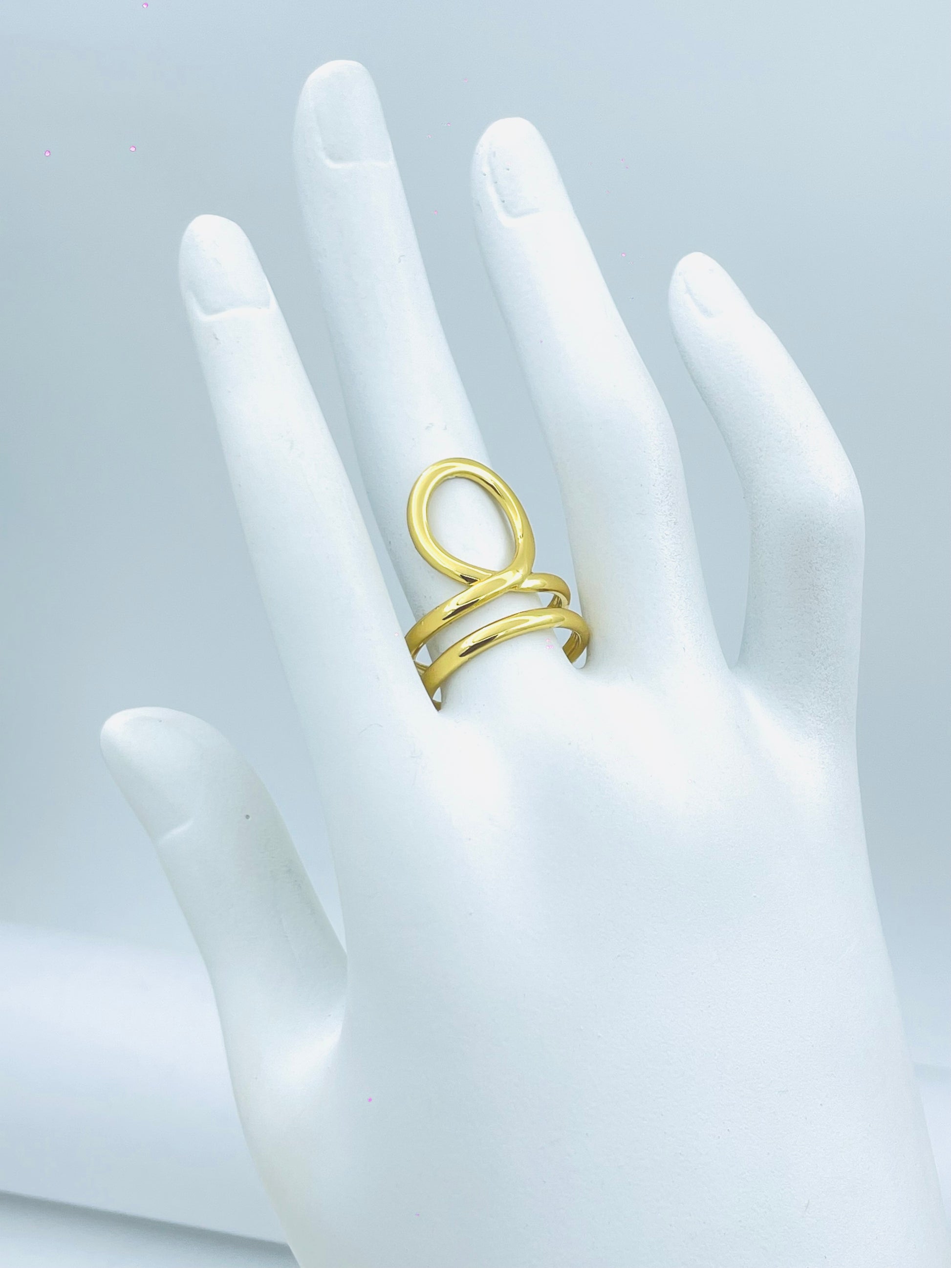 Stylish Gold Spiral Ring  Modern Elegance