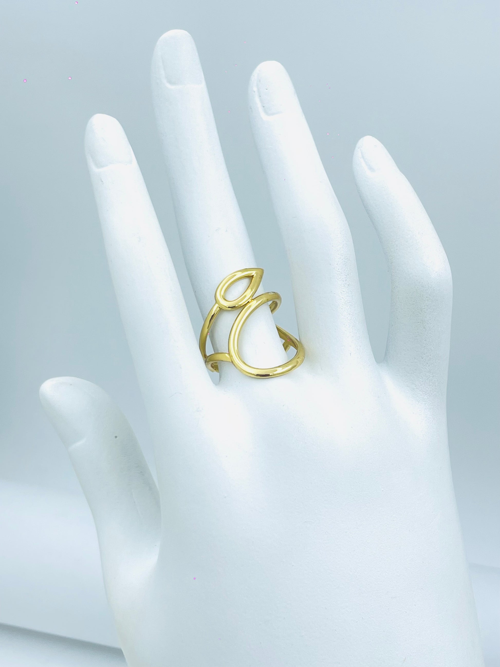 Elegant Gold Swirl Ring  Modern Design