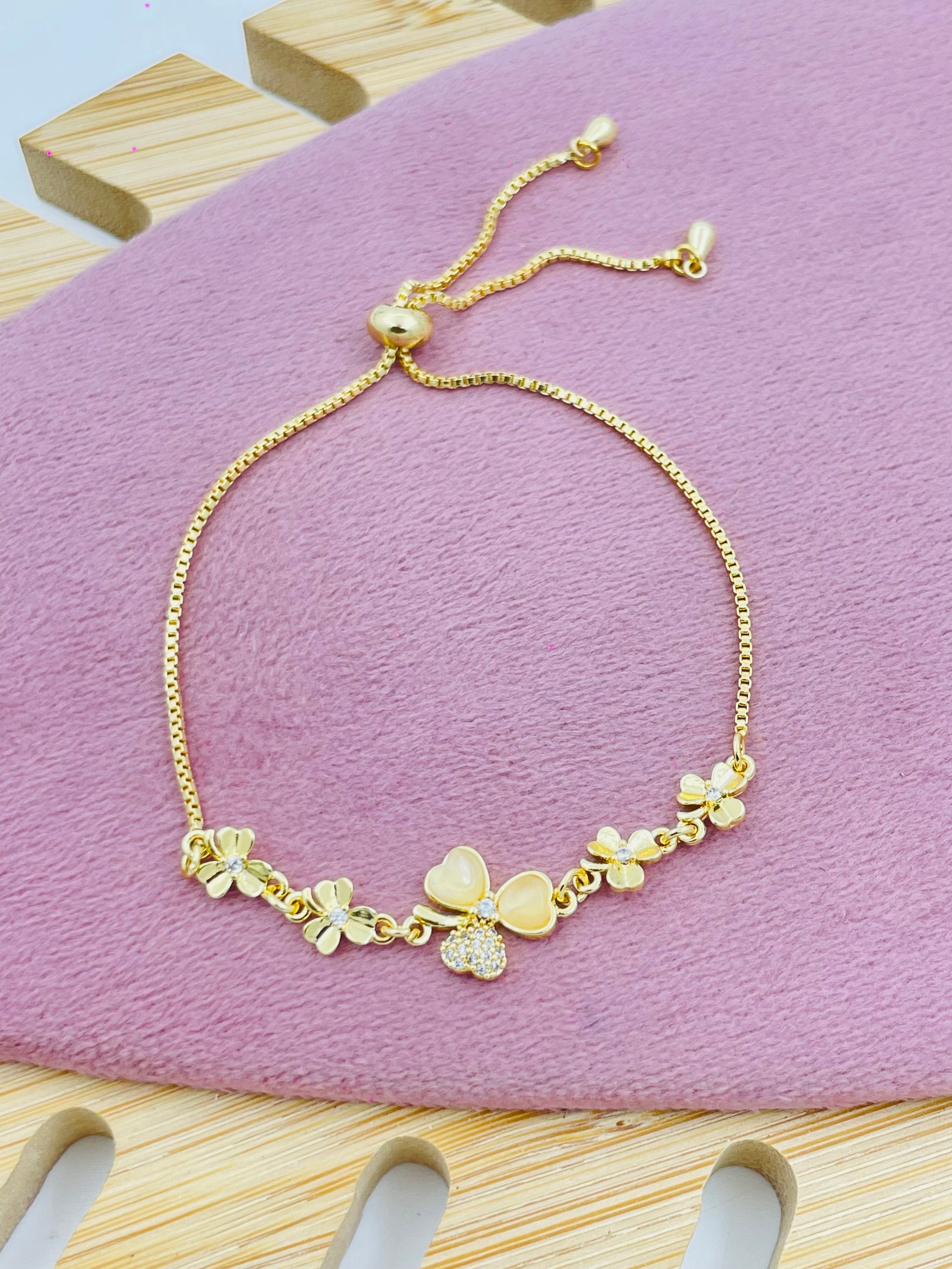 Gold Heart Charm Bracelet  Elegant Jewelry for Every Occasion