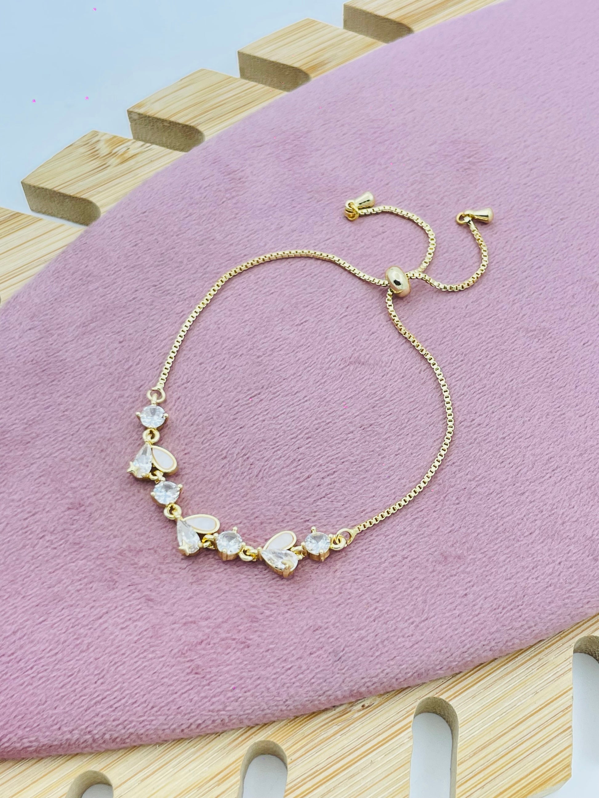 Elegant Gold Chain Bracelet with HeartShaped Charms