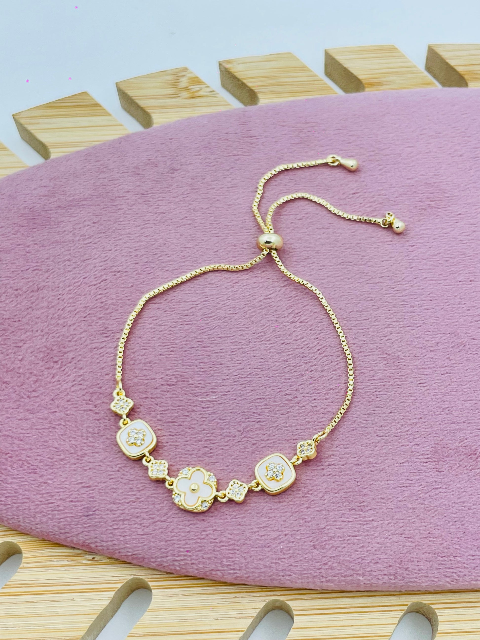 Elegant Gold Floral Charm Bracelet