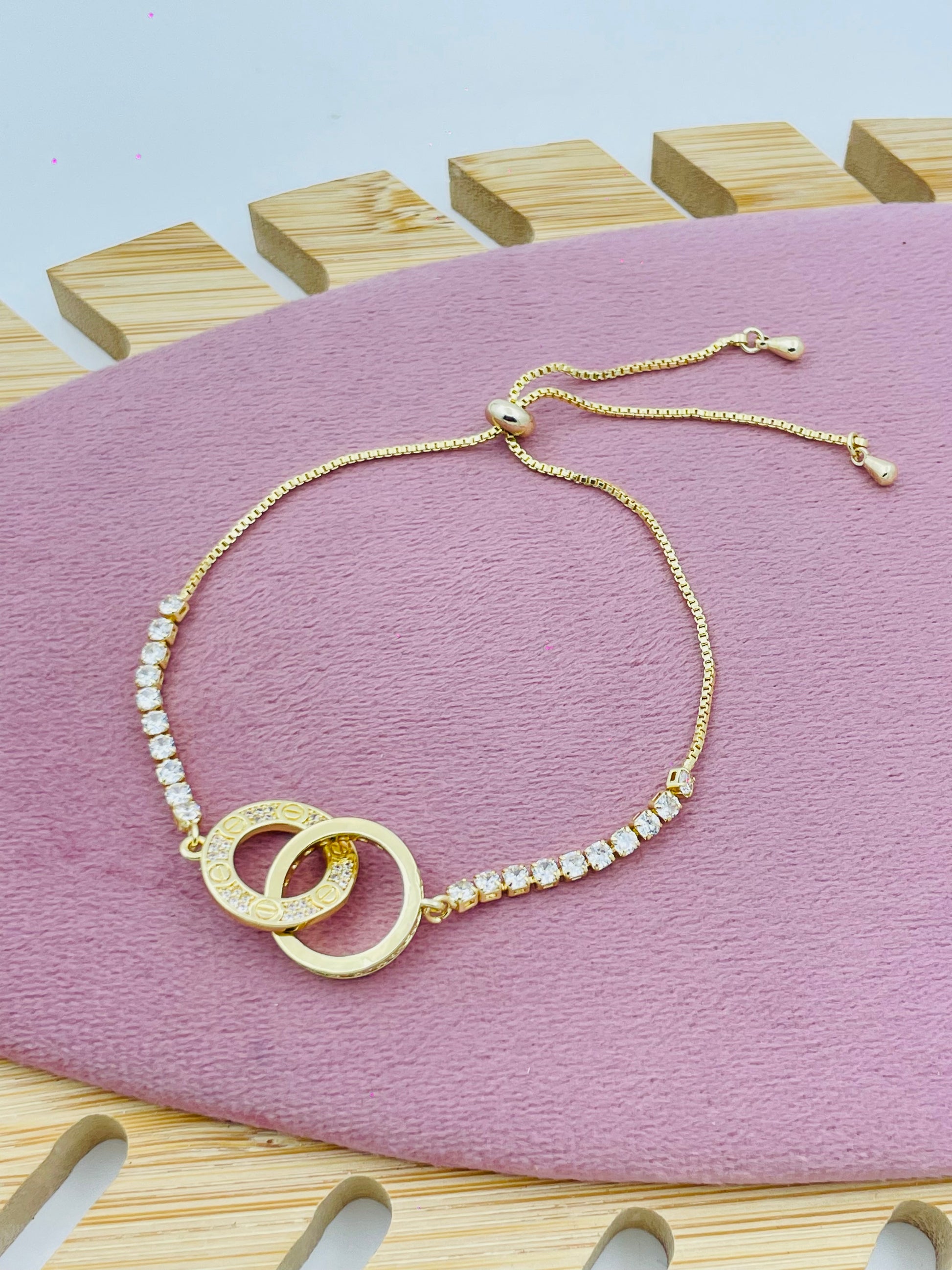 Elegant Gold Interlocking Circles Bracelet with Rhinestones