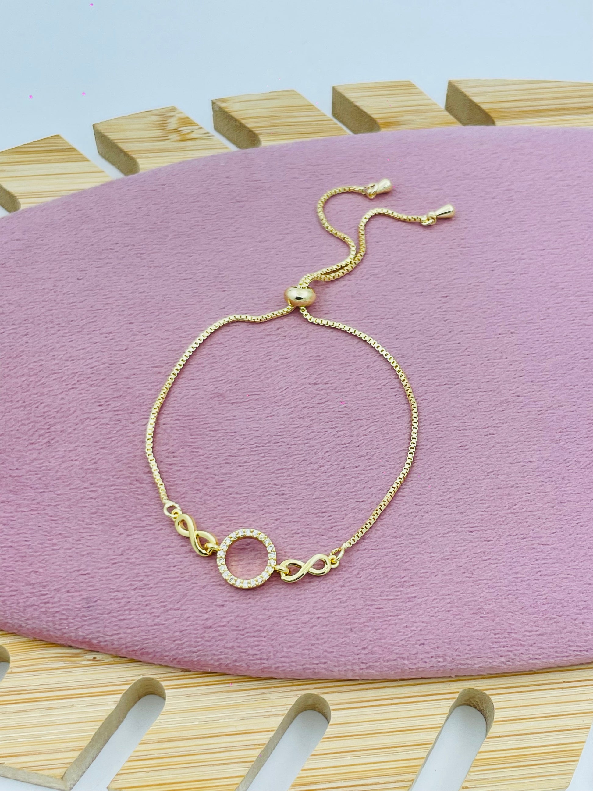 Elegant Gold Infinity Circle Bracelet for Women