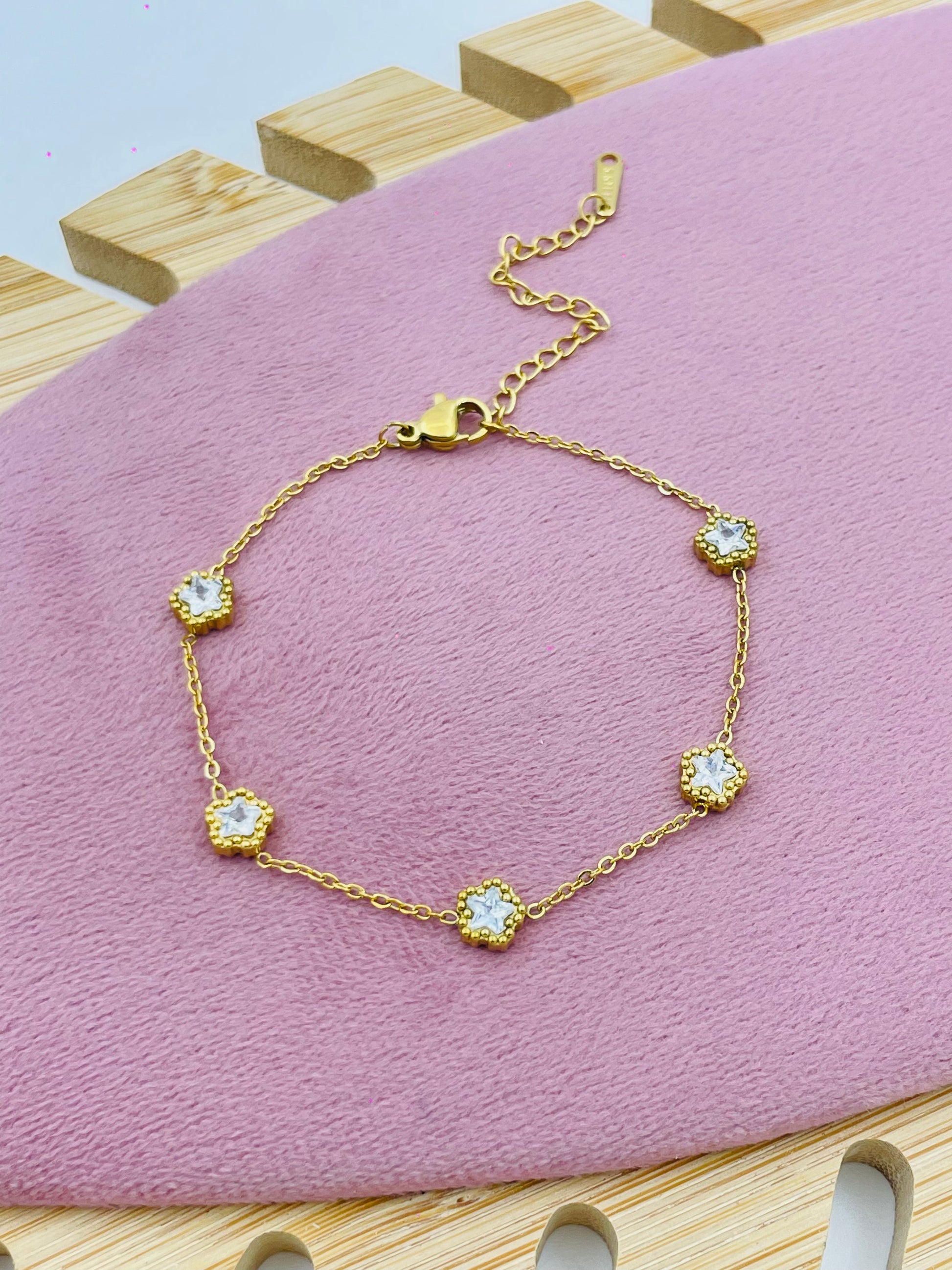 Elegant Gold Chain Bracelet with Floral Gem Accents