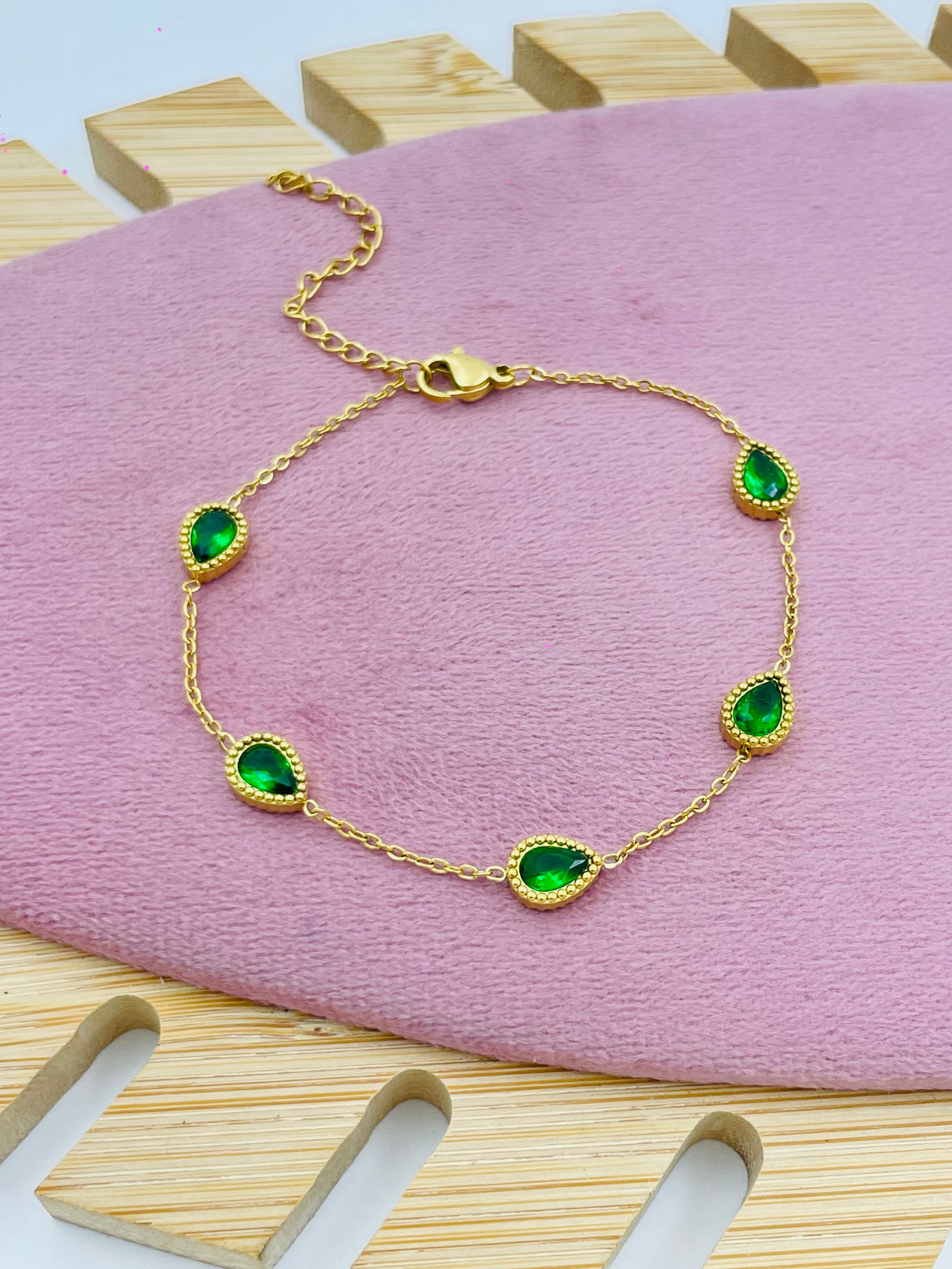 Elegant Emerald Teardrop Chain Bracelet