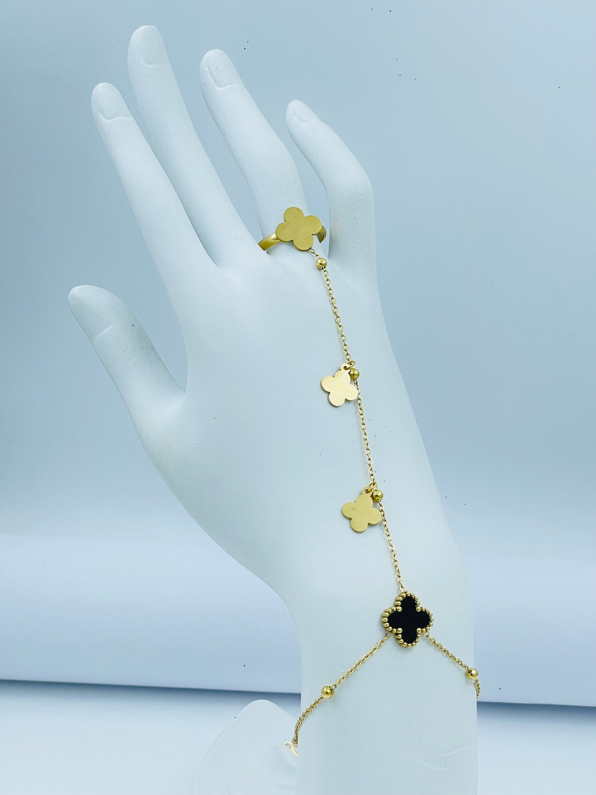 Elegant Gold Clover Chain Bracelet