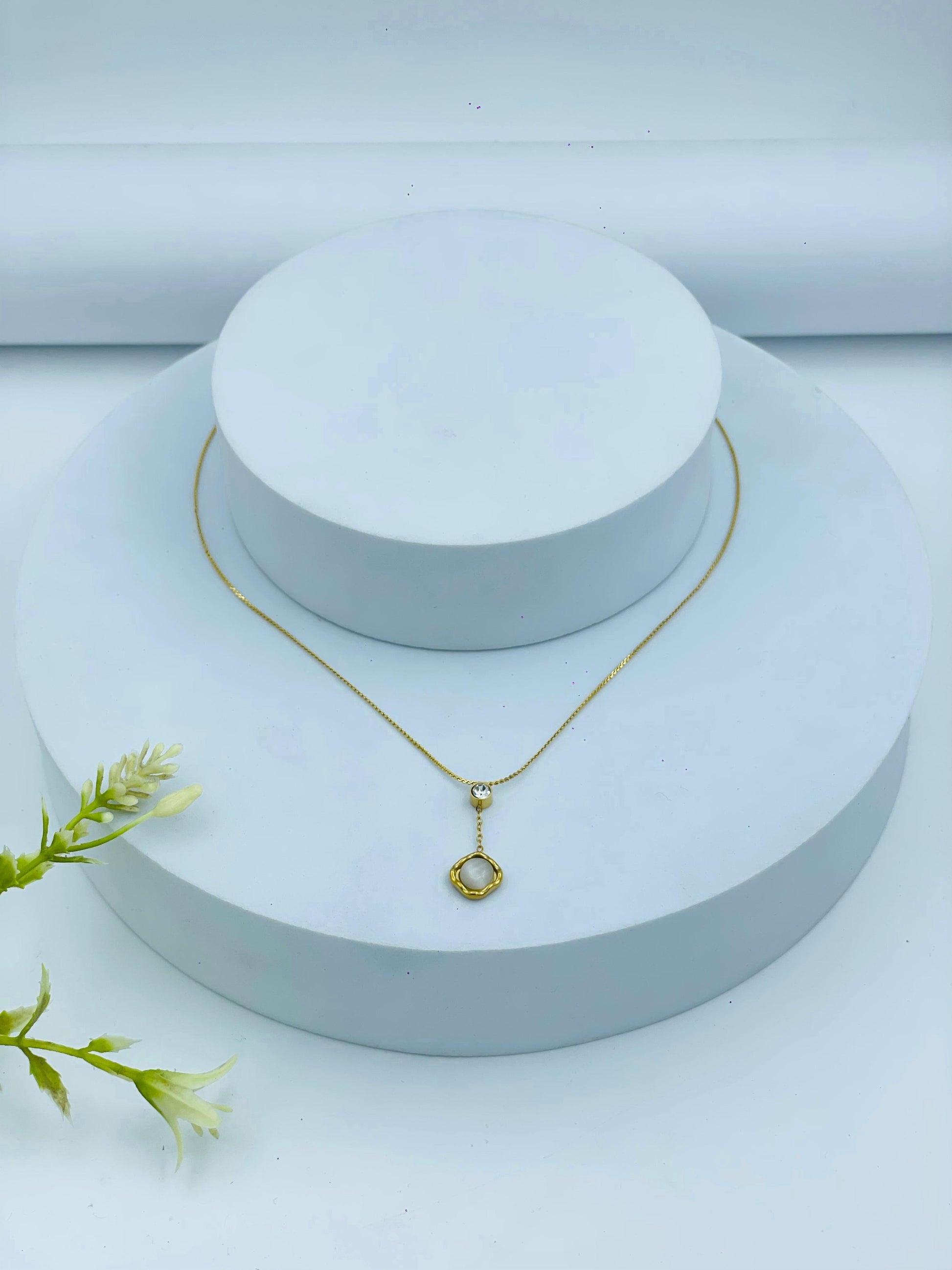 Elegant Gold Pendant Necklace  Timeless Jewelry