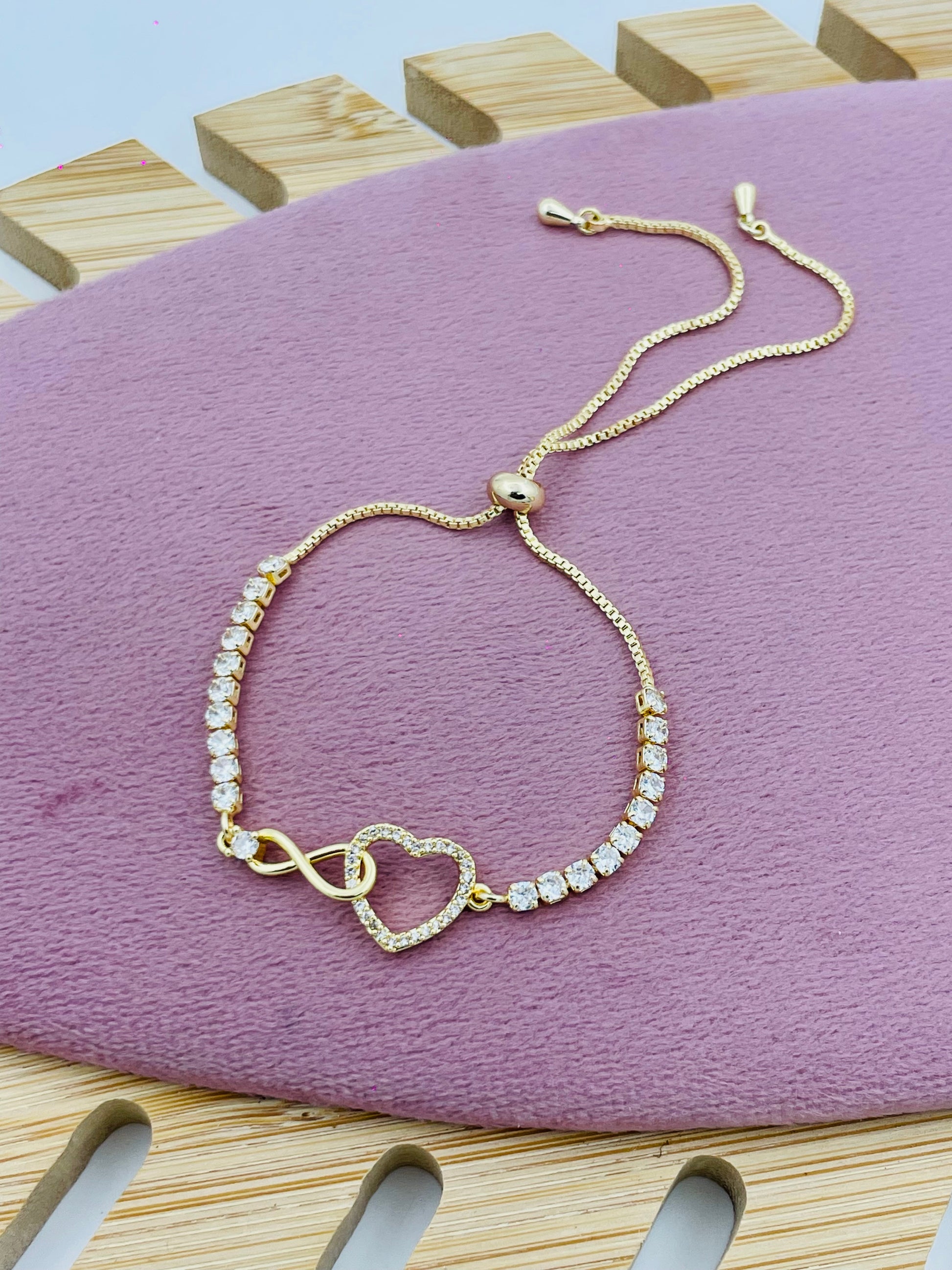 Elegant Gold Heart Charm Bracelet with Adjustable Chain