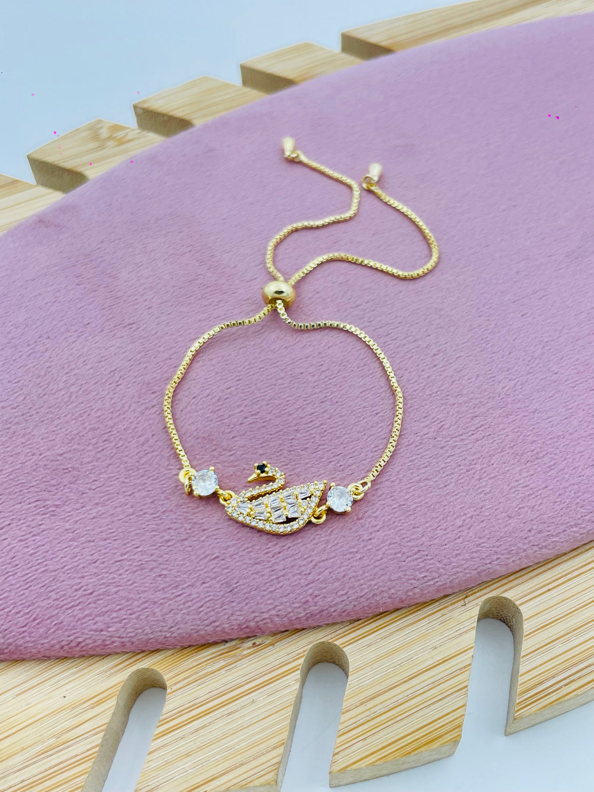 Elegant GoldPlated Swan Bracelet with Adjustable Chain