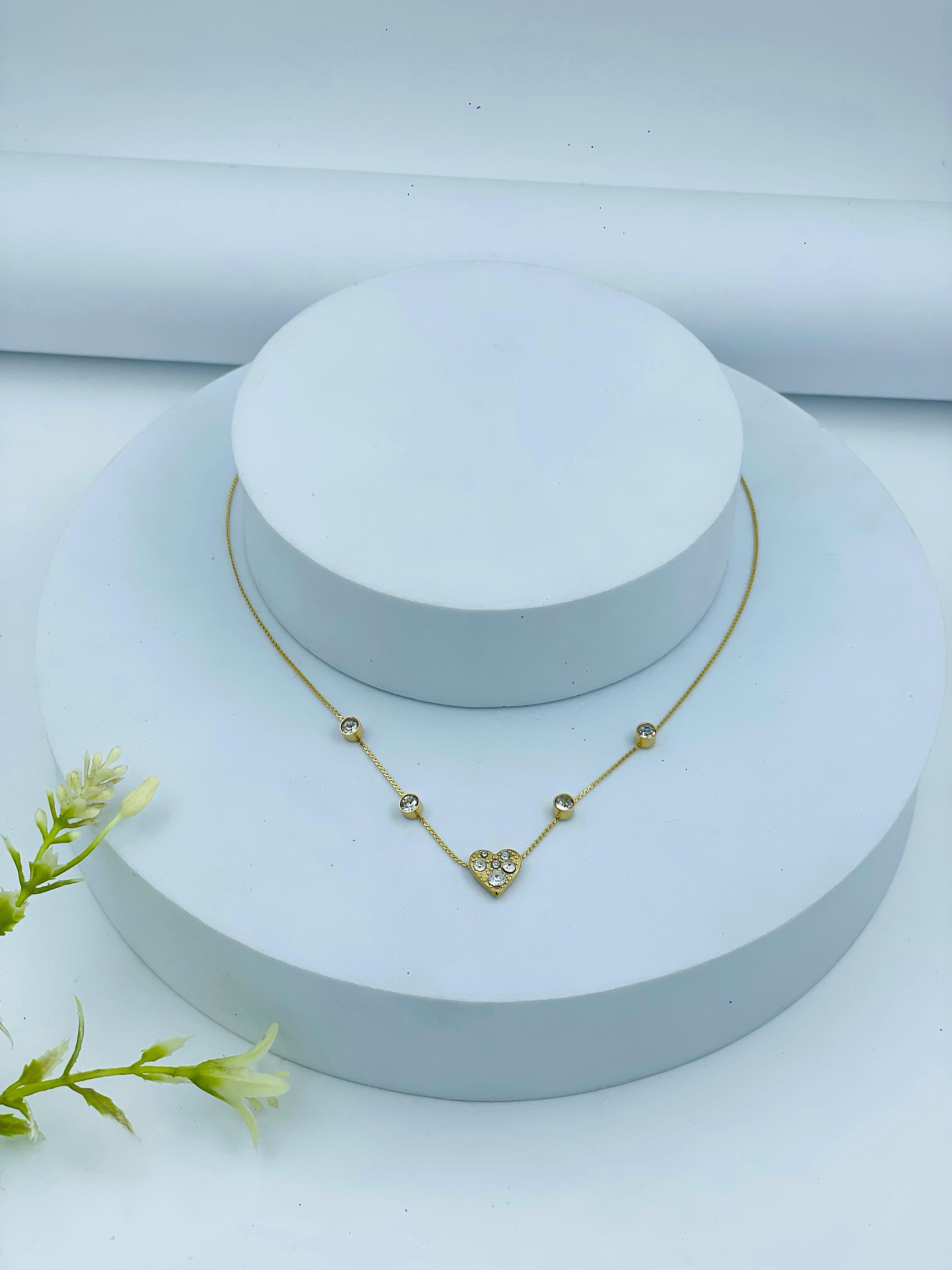 Elegant Gold Heart Pendant Necklace with Gems