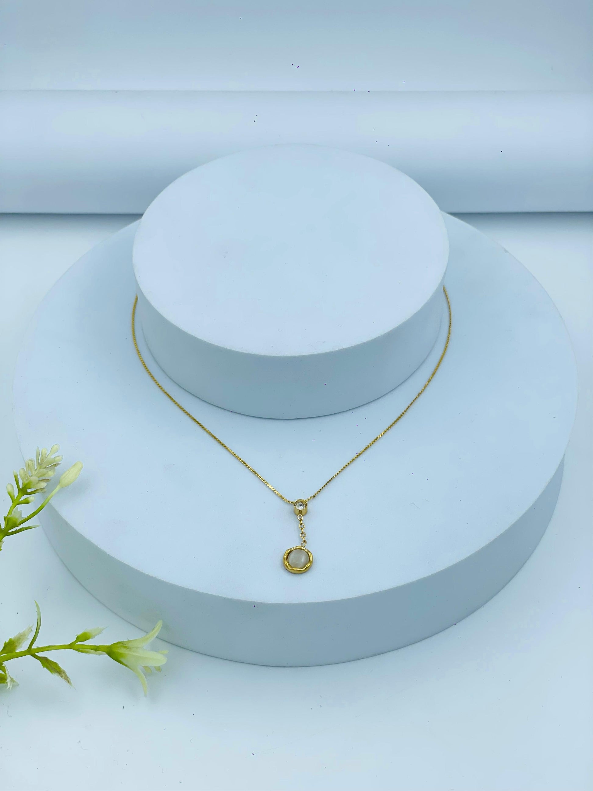Elegant Gold Pendant Necklace  Timeless Jewelry