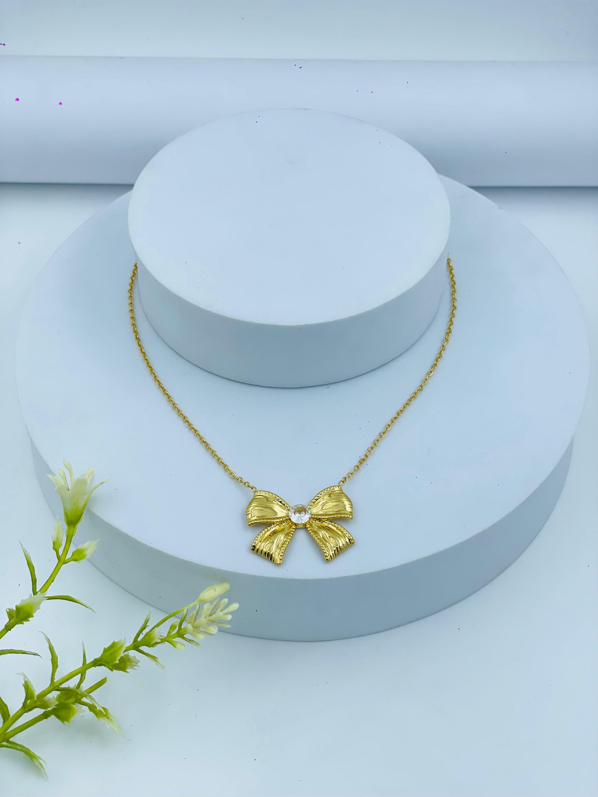 Elegant Gold Bow Pendant Necklace